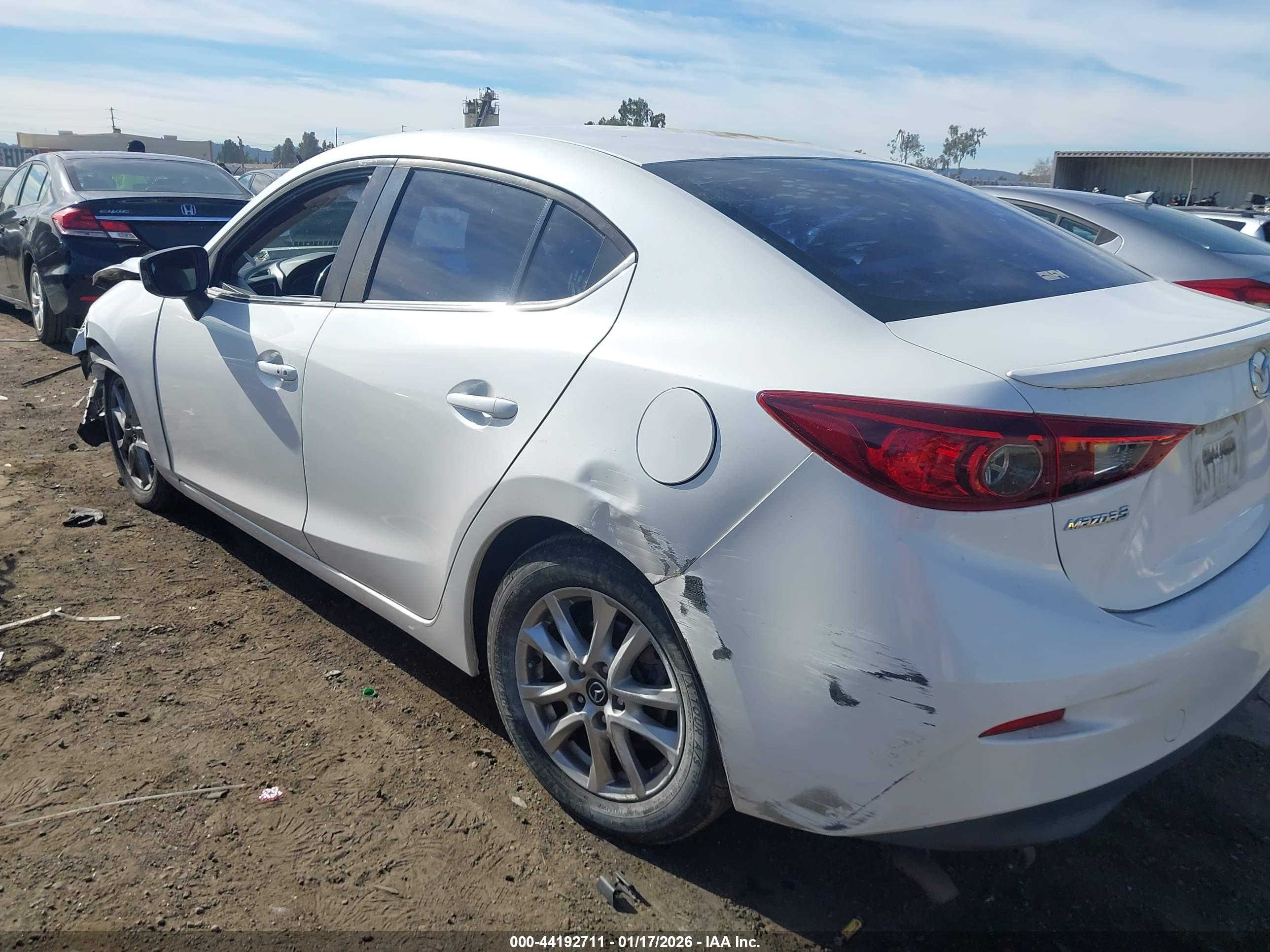 MAZDA MAZDA3 image 3