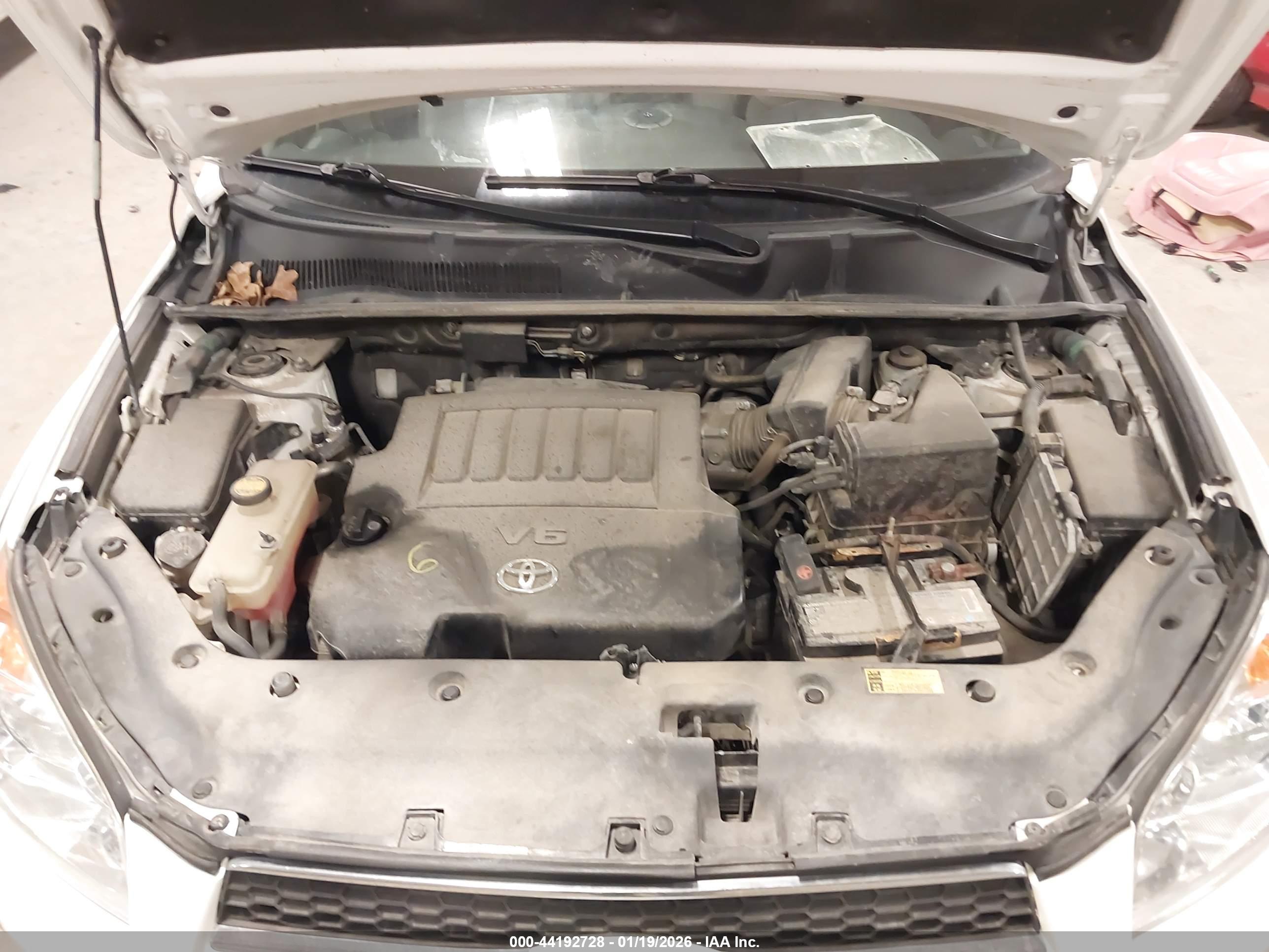 TOYOTA RAV4 image 10