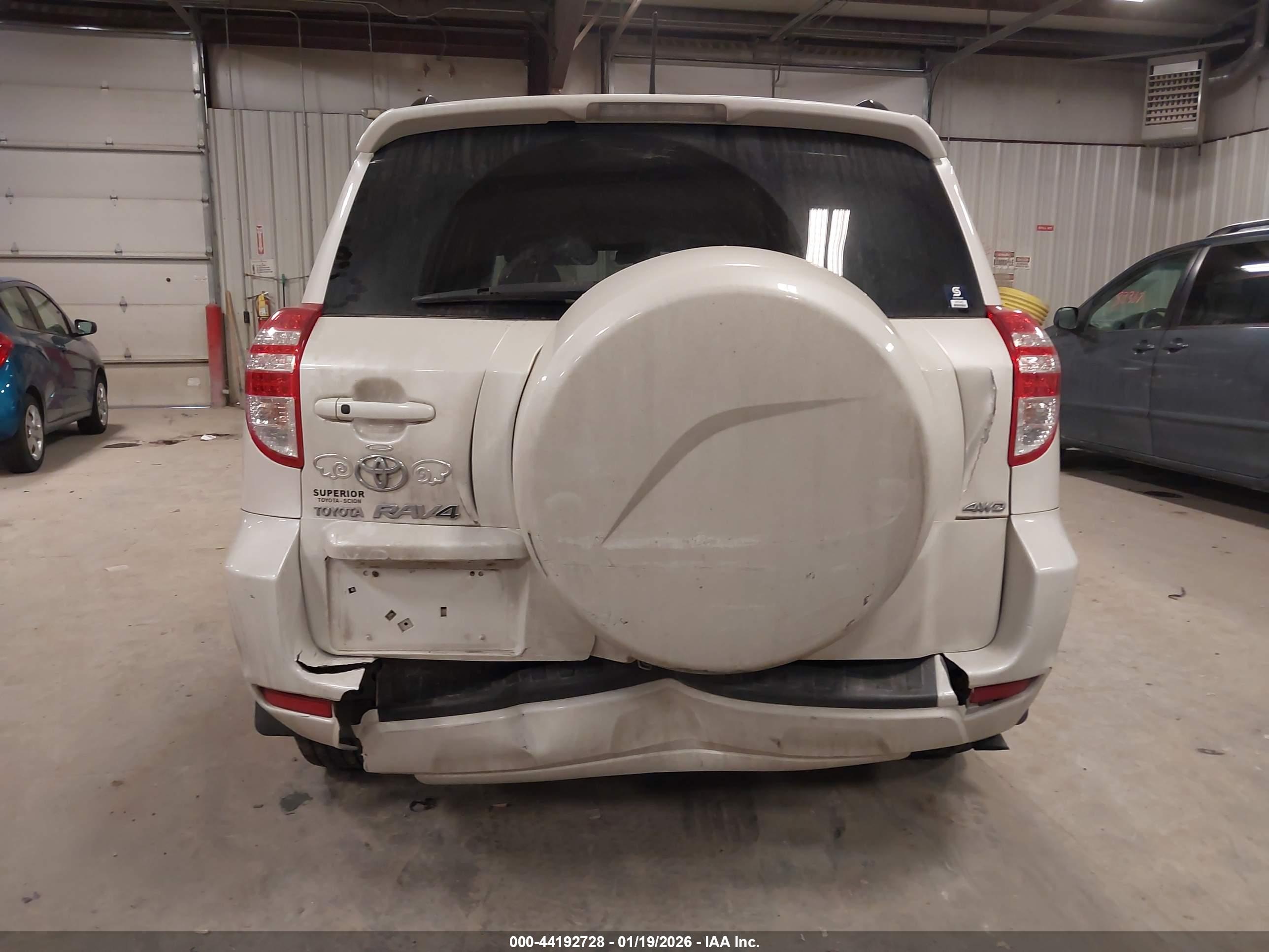 TOYOTA RAV4 image 6