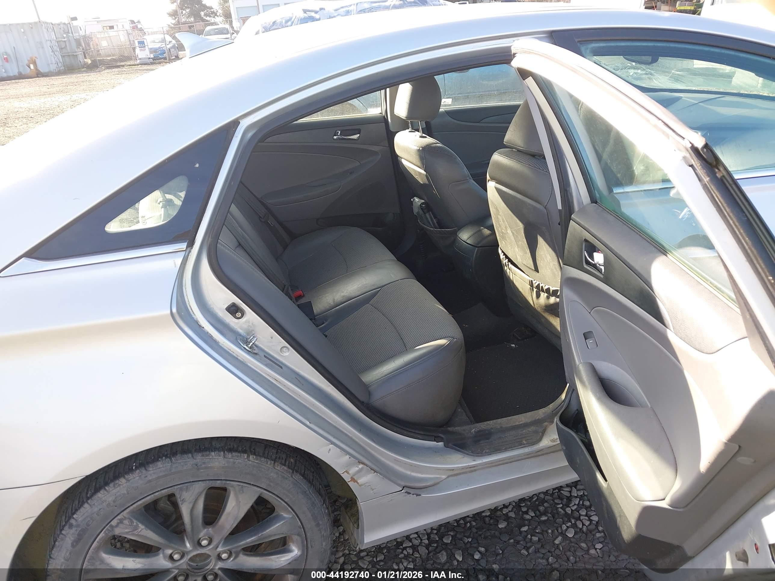 HYUNDAI SONATA image 8