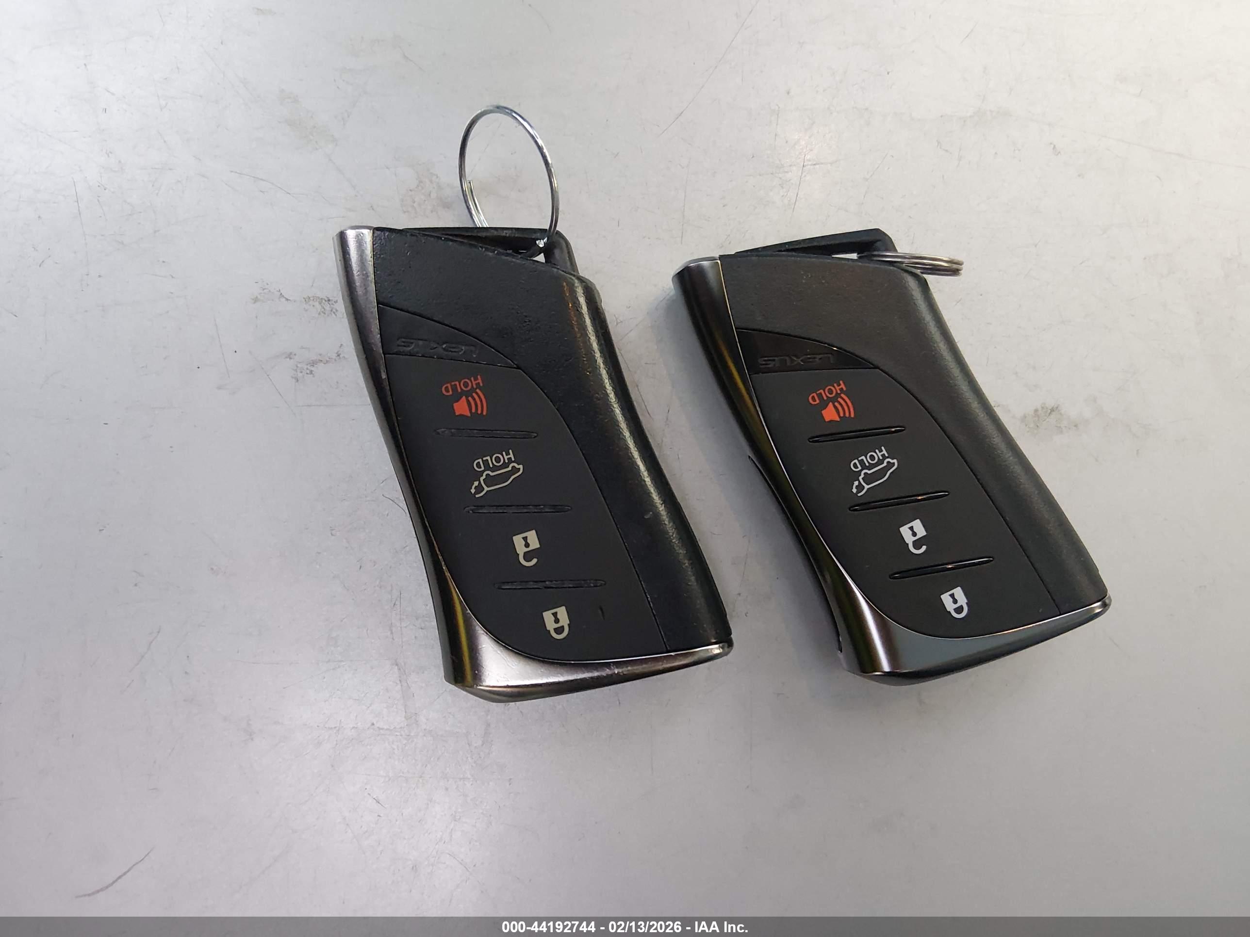 LEXUS RZ image 11