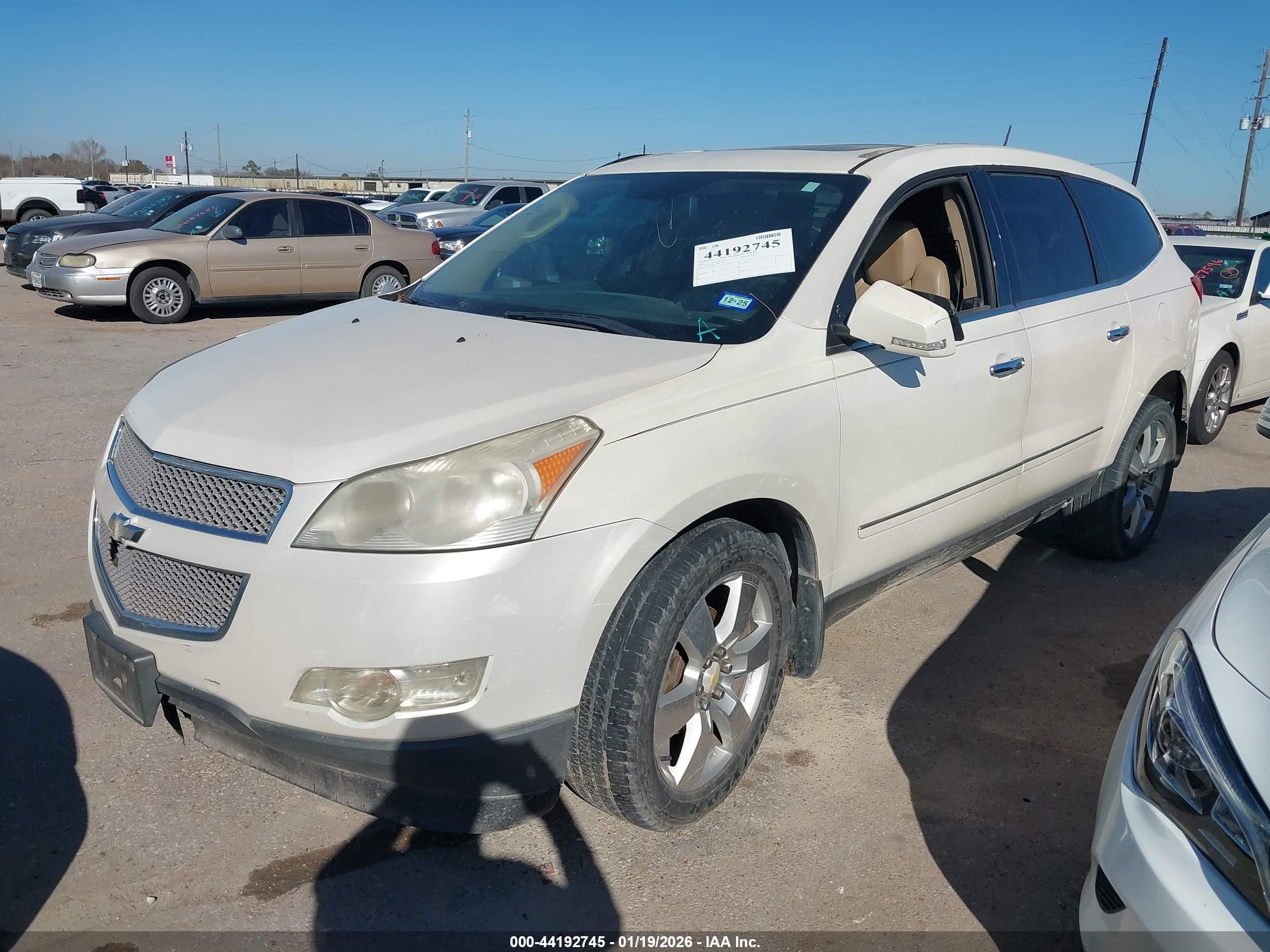 CHEVROLET TRAVERSE image 2