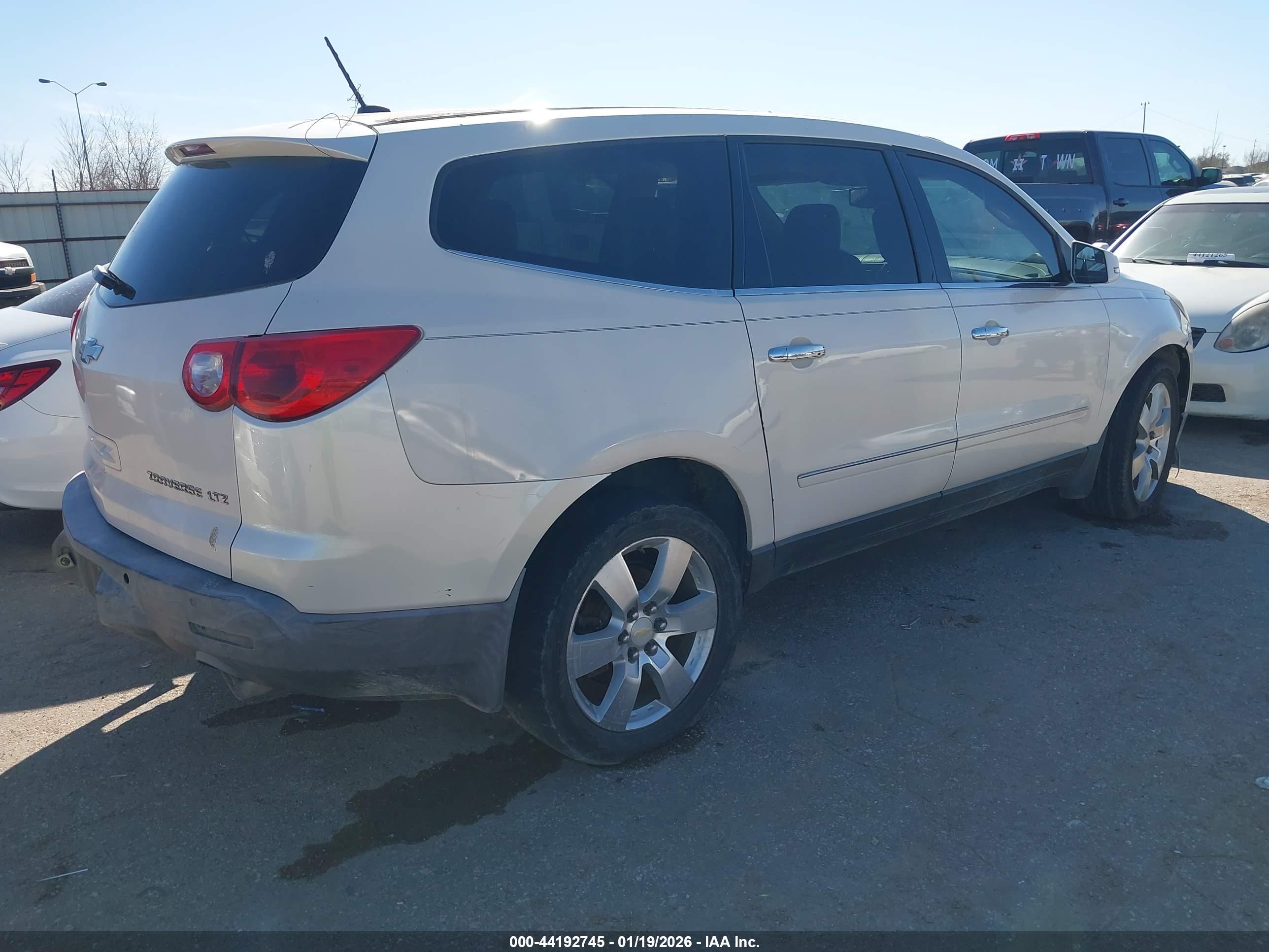 CHEVROLET TRAVERSE image 4