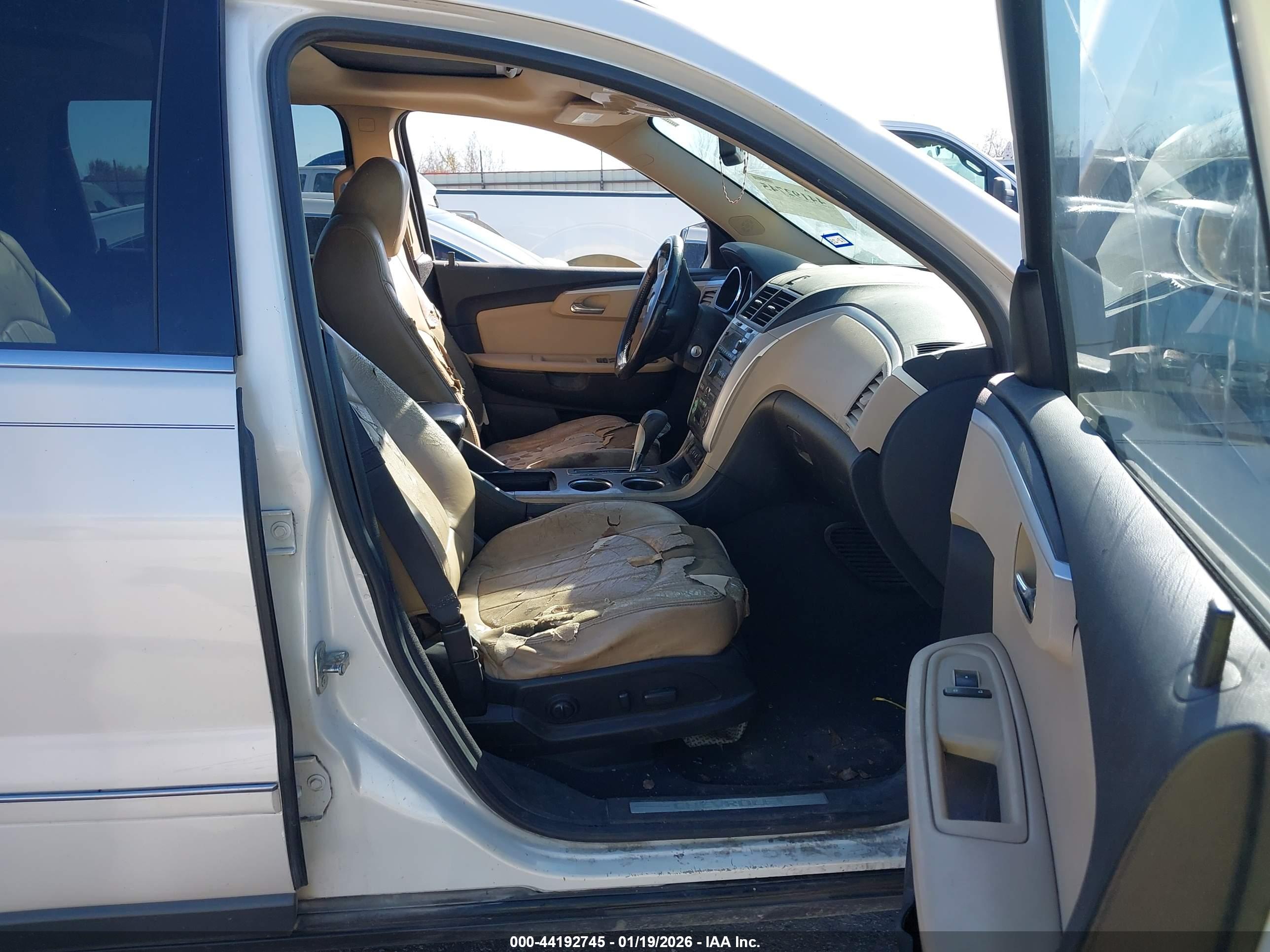 CHEVROLET TRAVERSE image 5