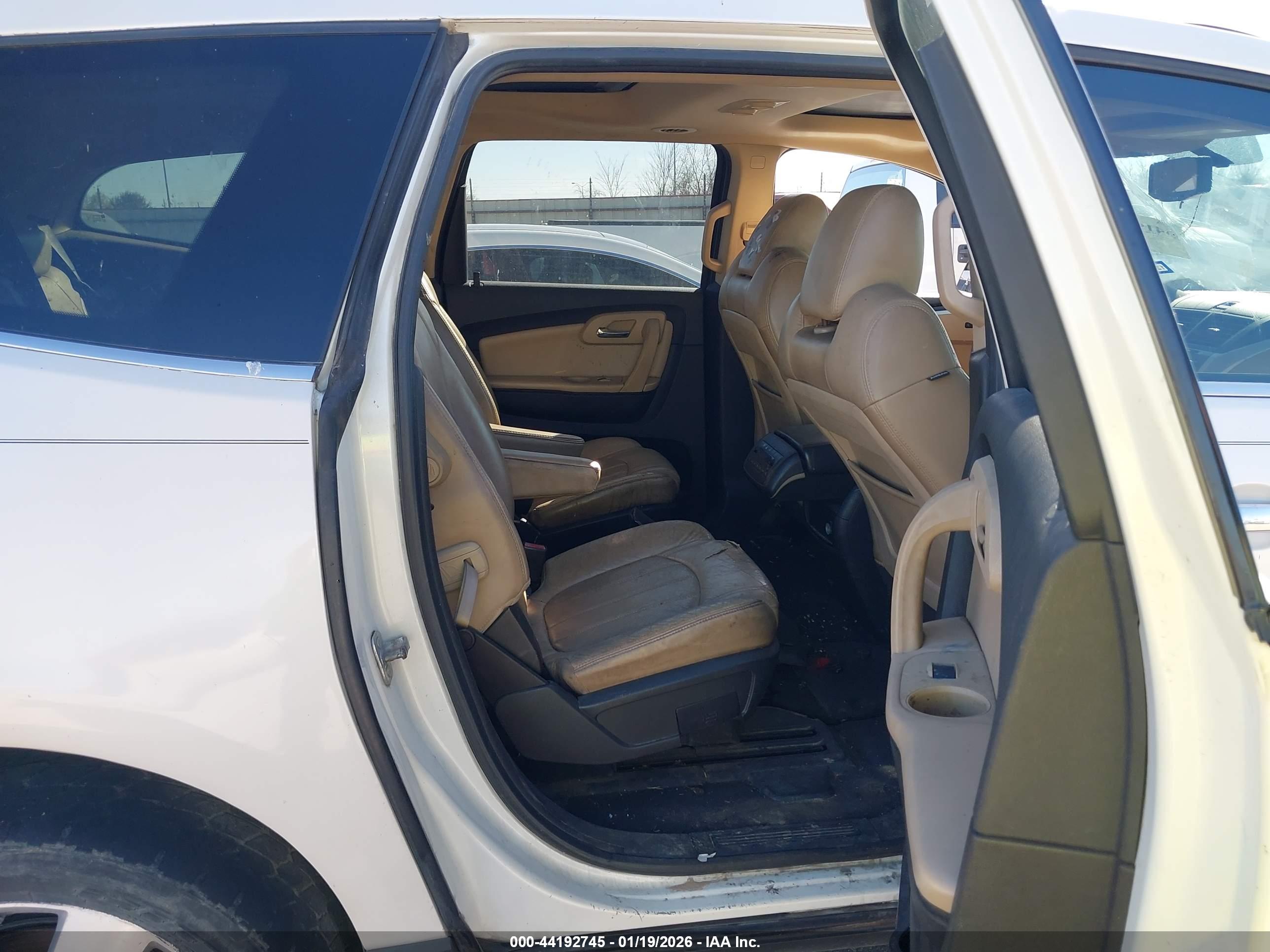 CHEVROLET TRAVERSE image 8
