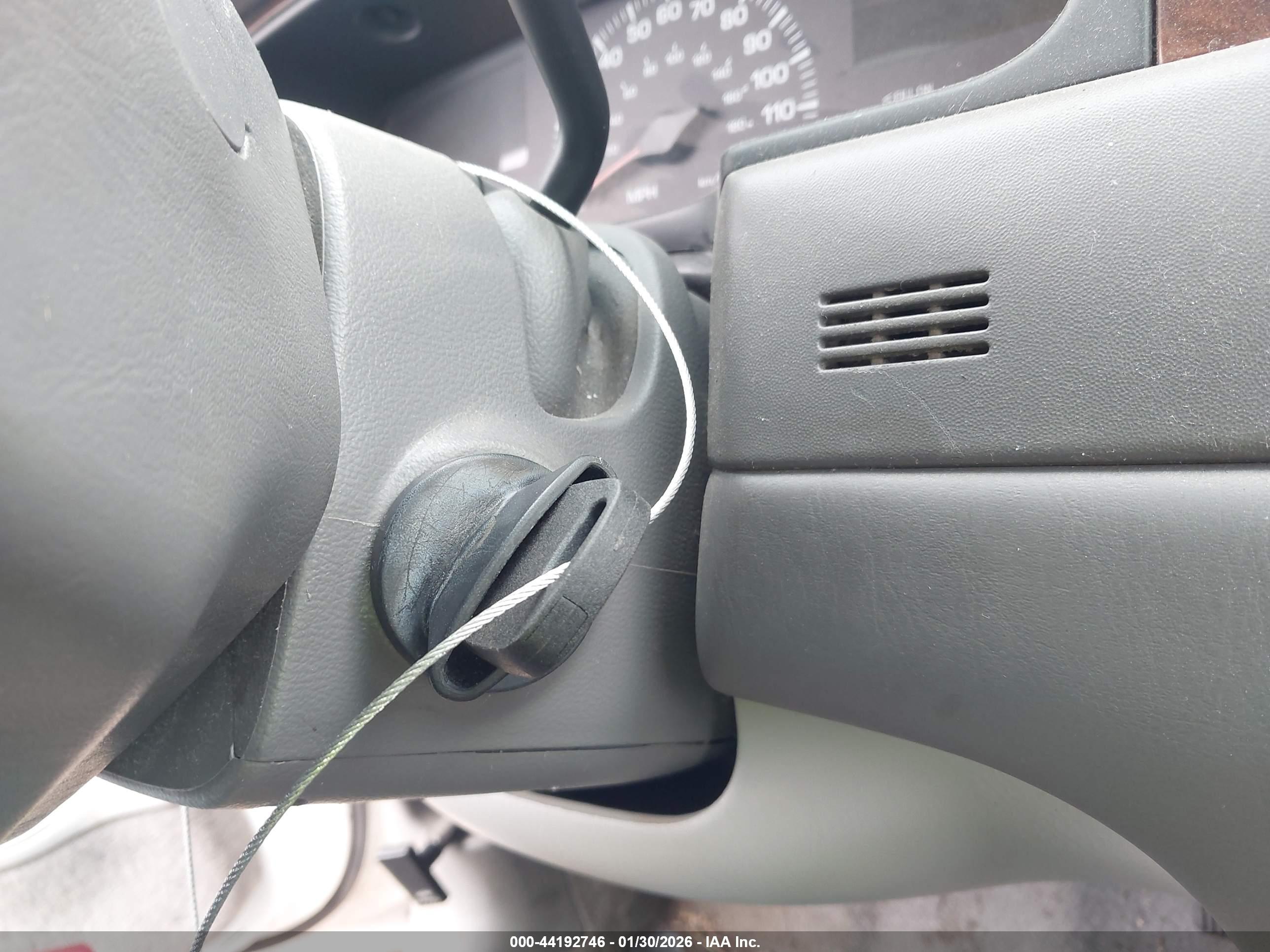 LINCOLN TOWN image 11