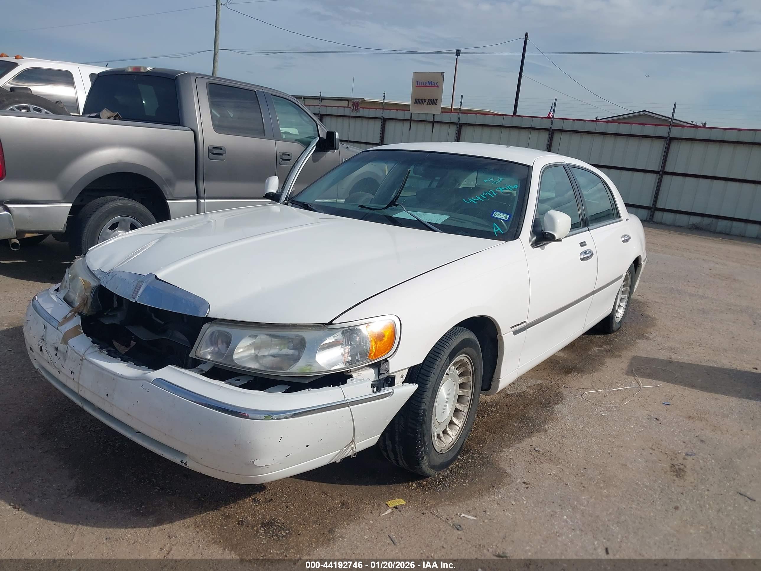 LINCOLN TOWN image 2