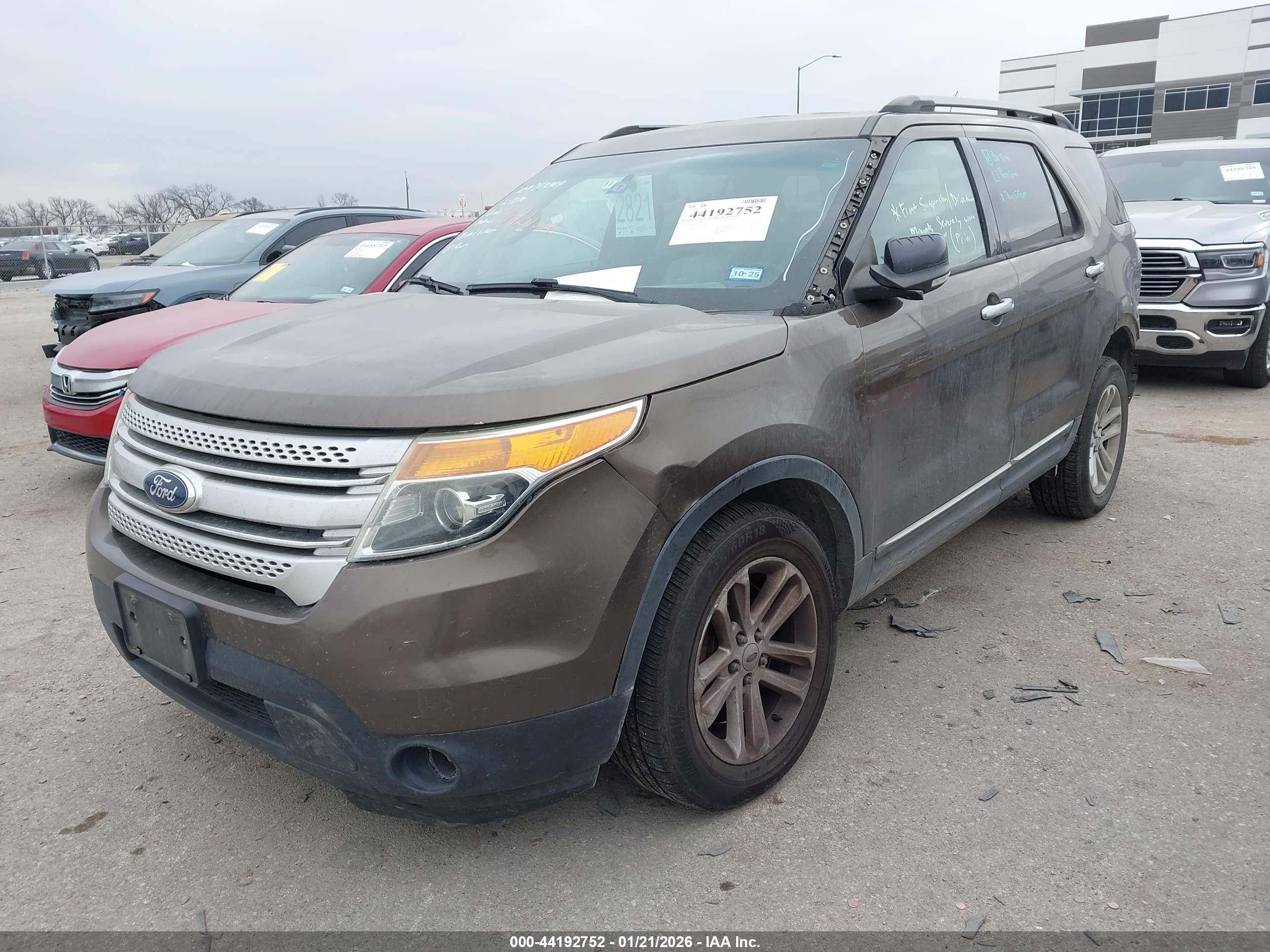 FORD EXPLORER image 2