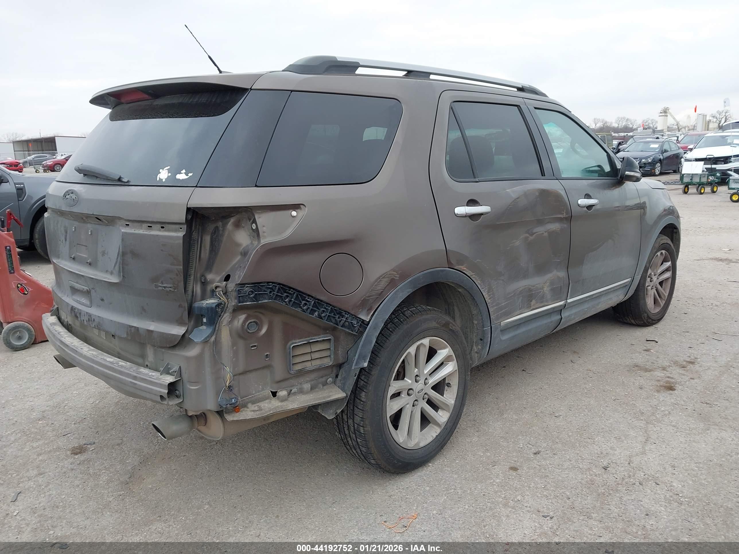 FORD EXPLORER image 4