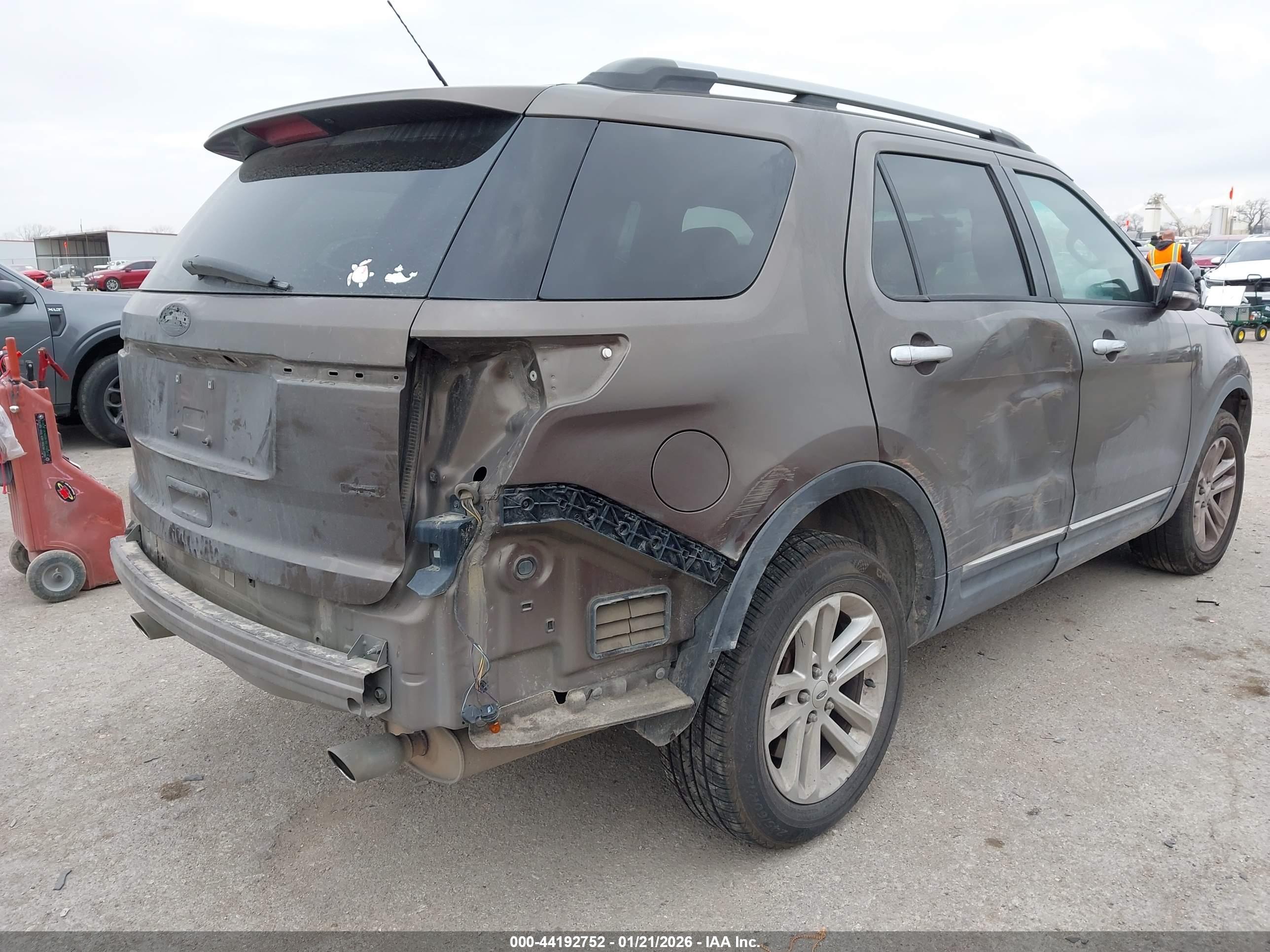 FORD EXPLORER image 6