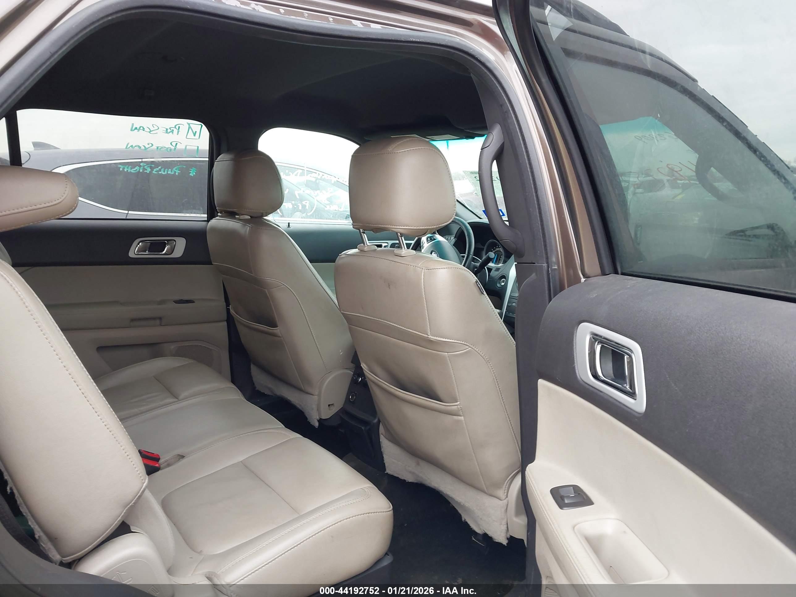 FORD EXPLORER image 8
