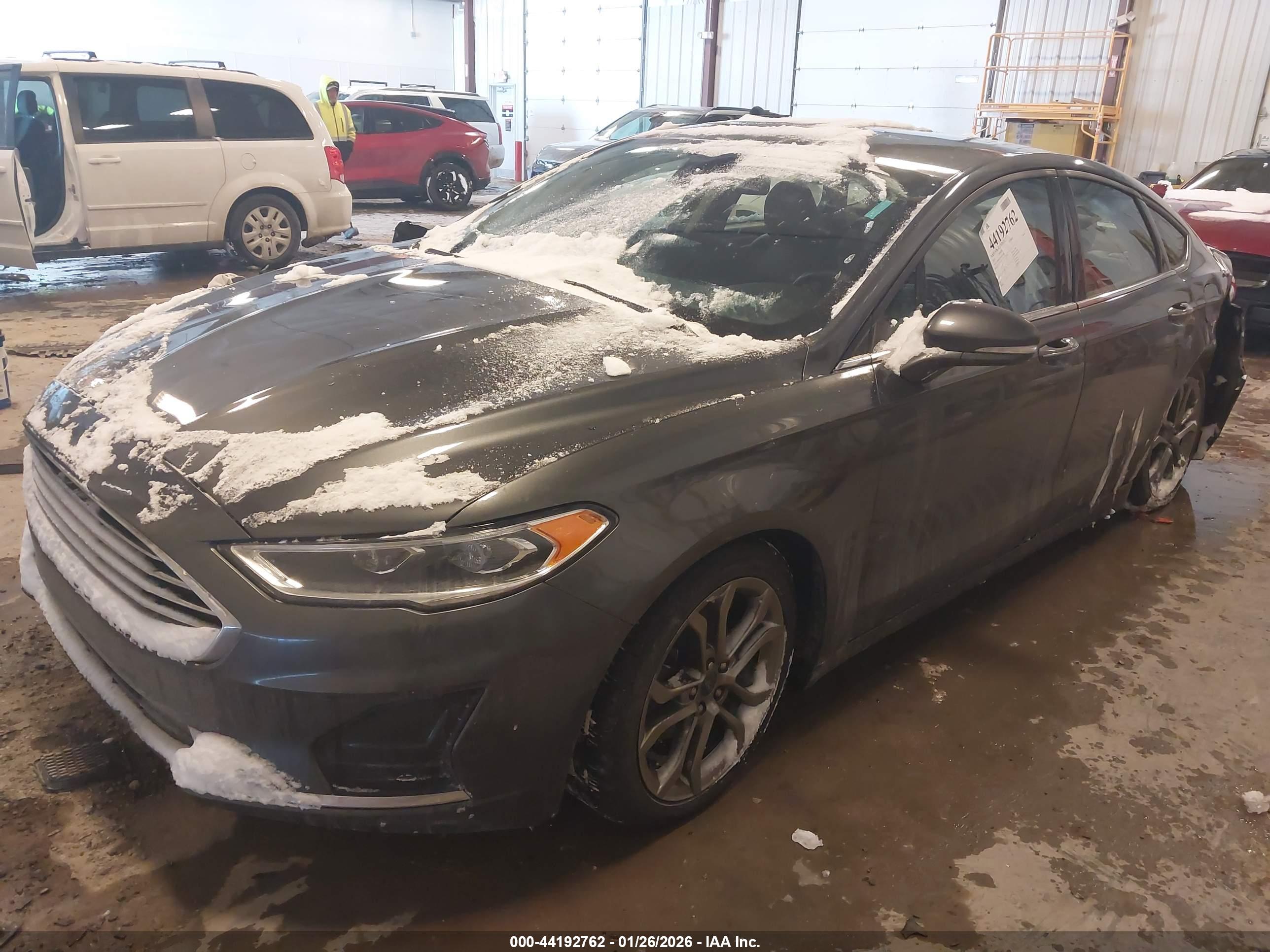 FORD FUSION image 2