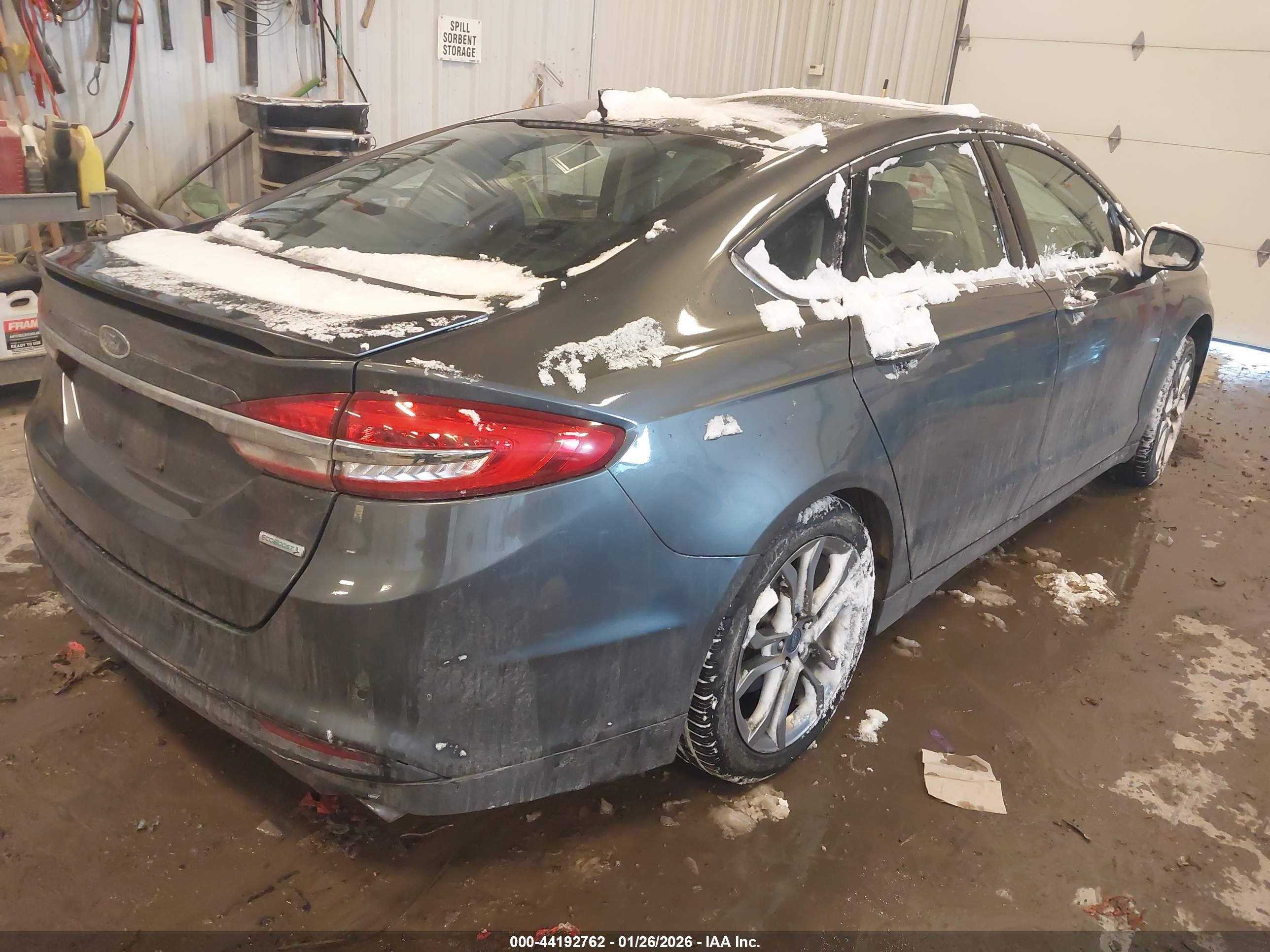 FORD FUSION image 4