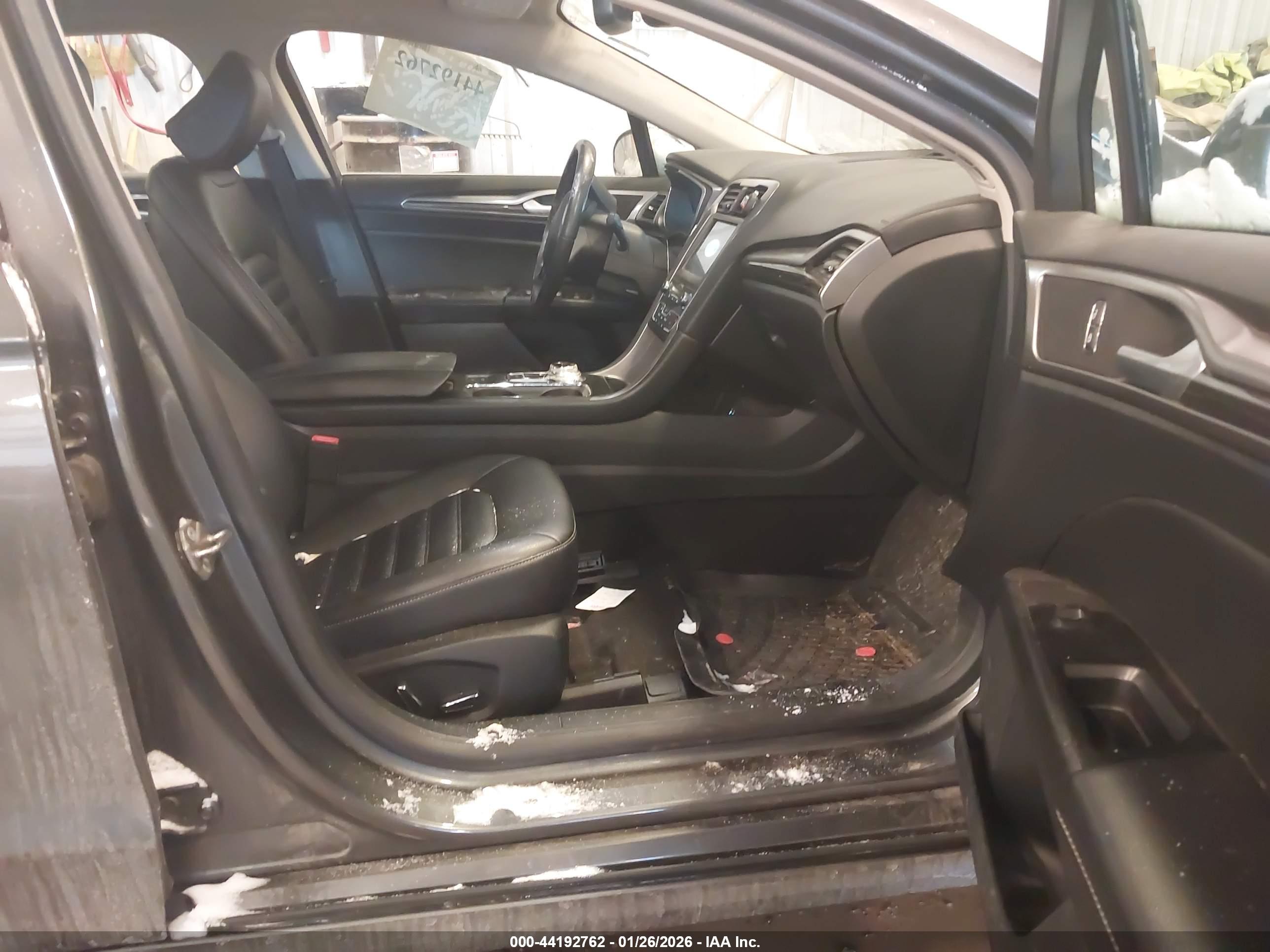 FORD FUSION image 5