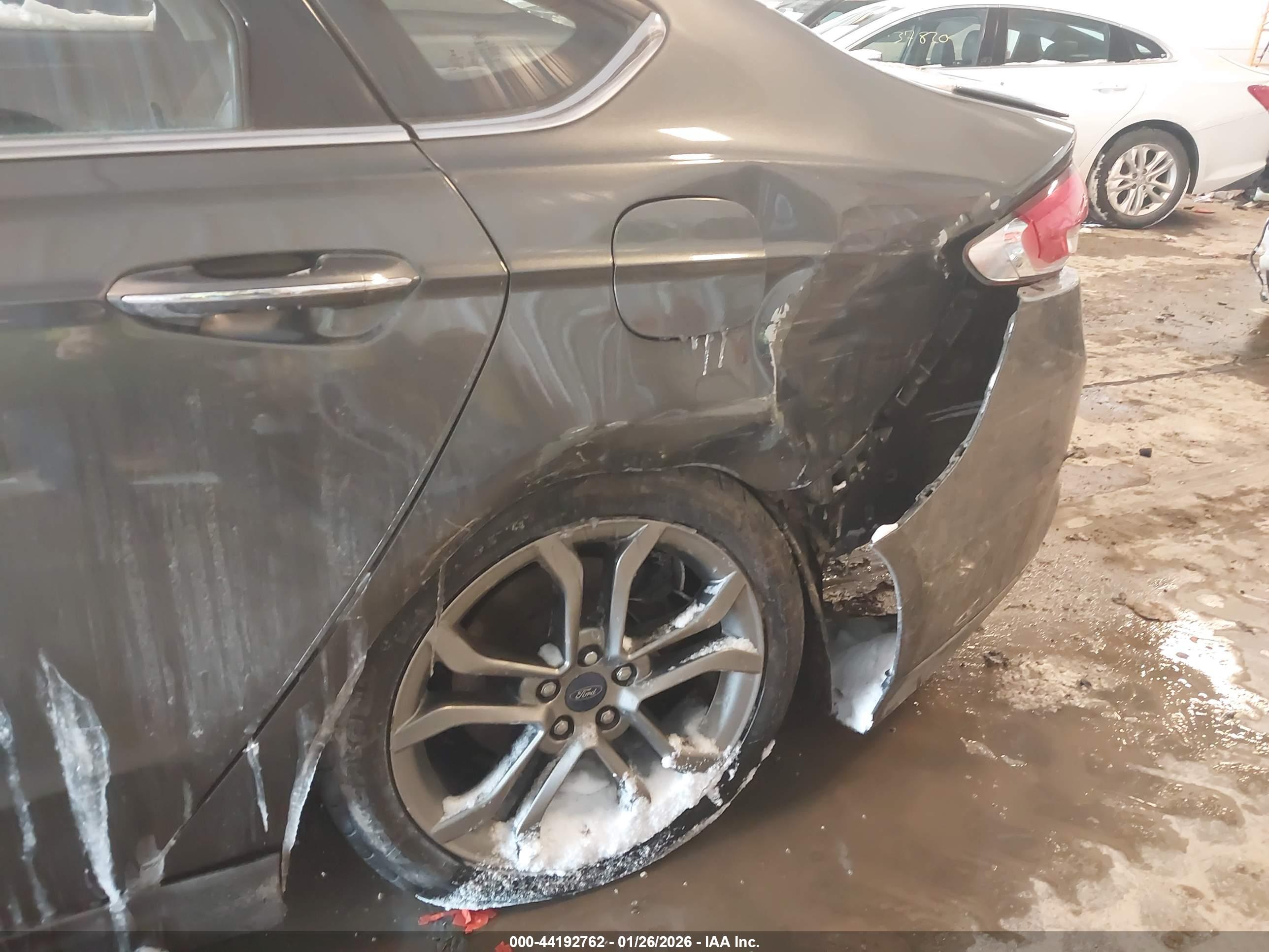FORD FUSION image 6