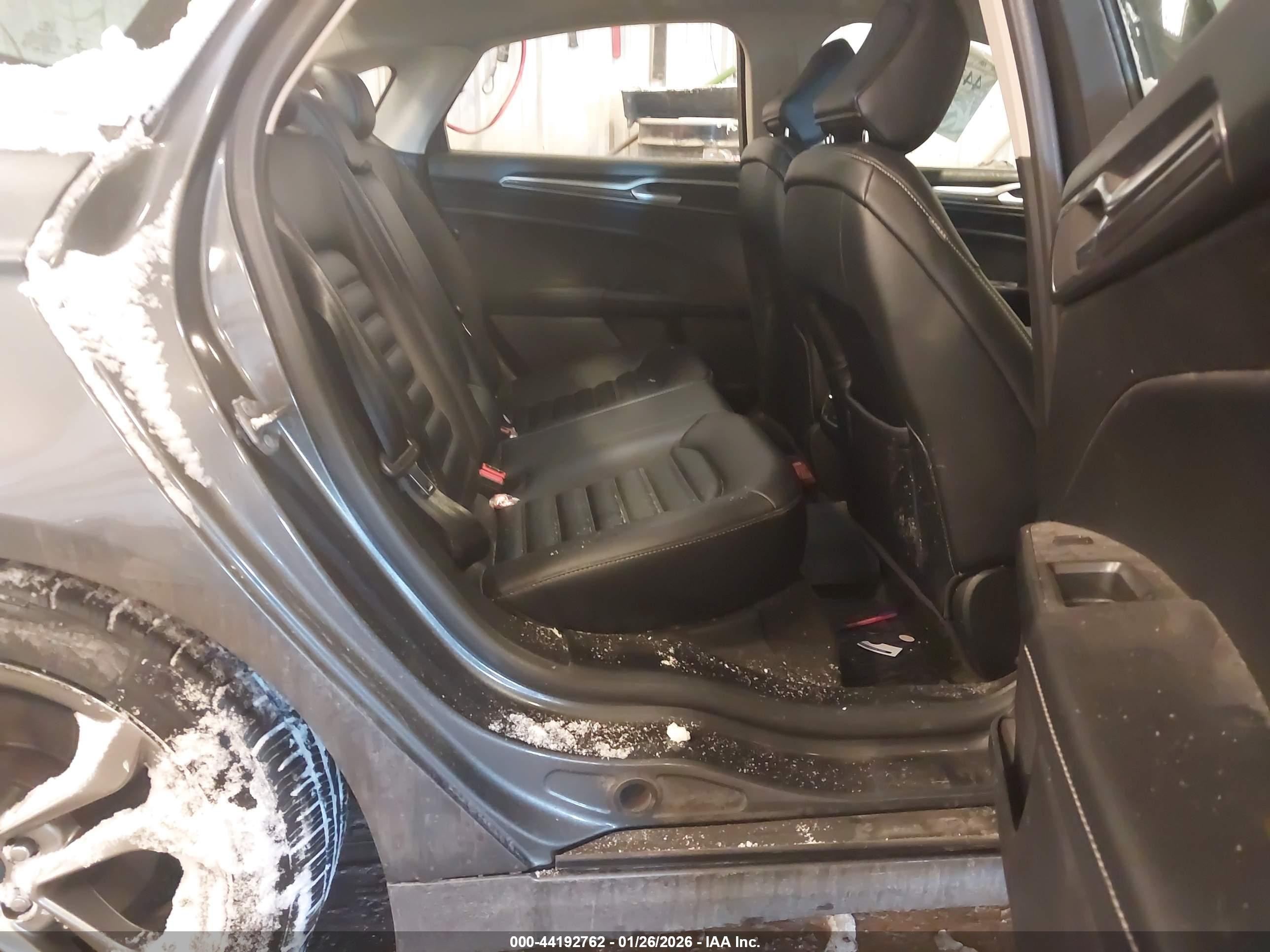 FORD FUSION image 8