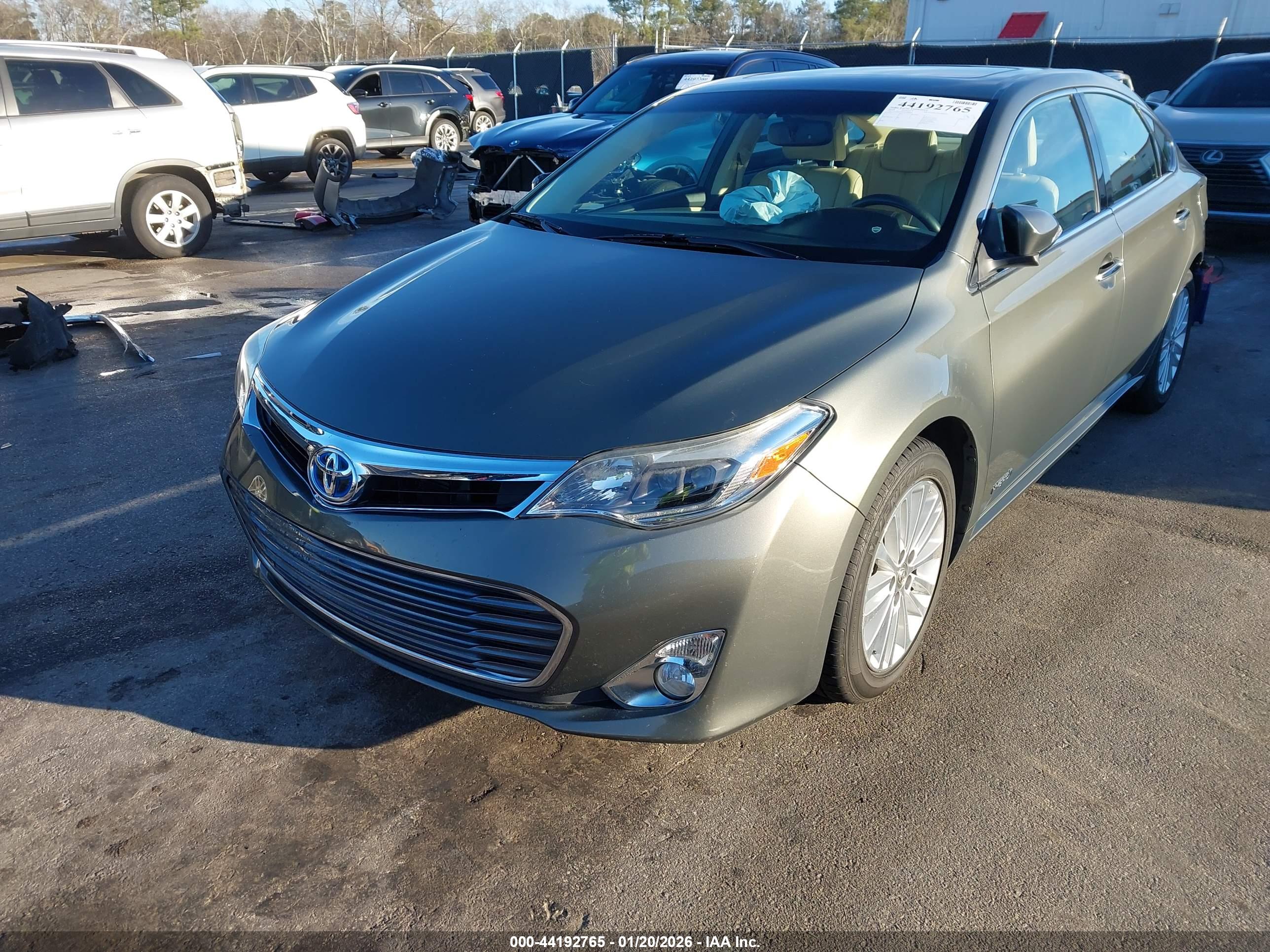 TOYOTA AVALON image 2