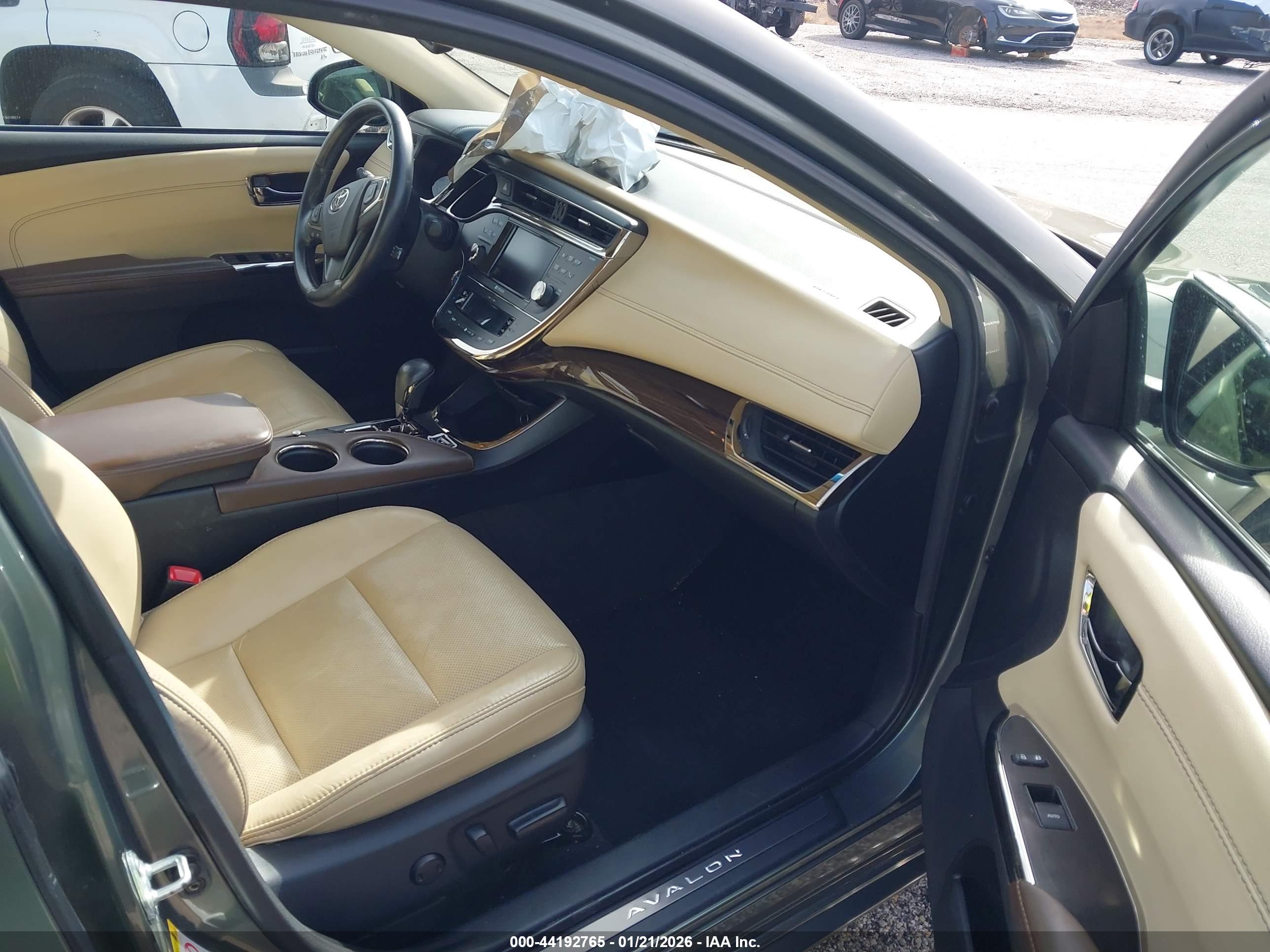 TOYOTA AVALON image 5