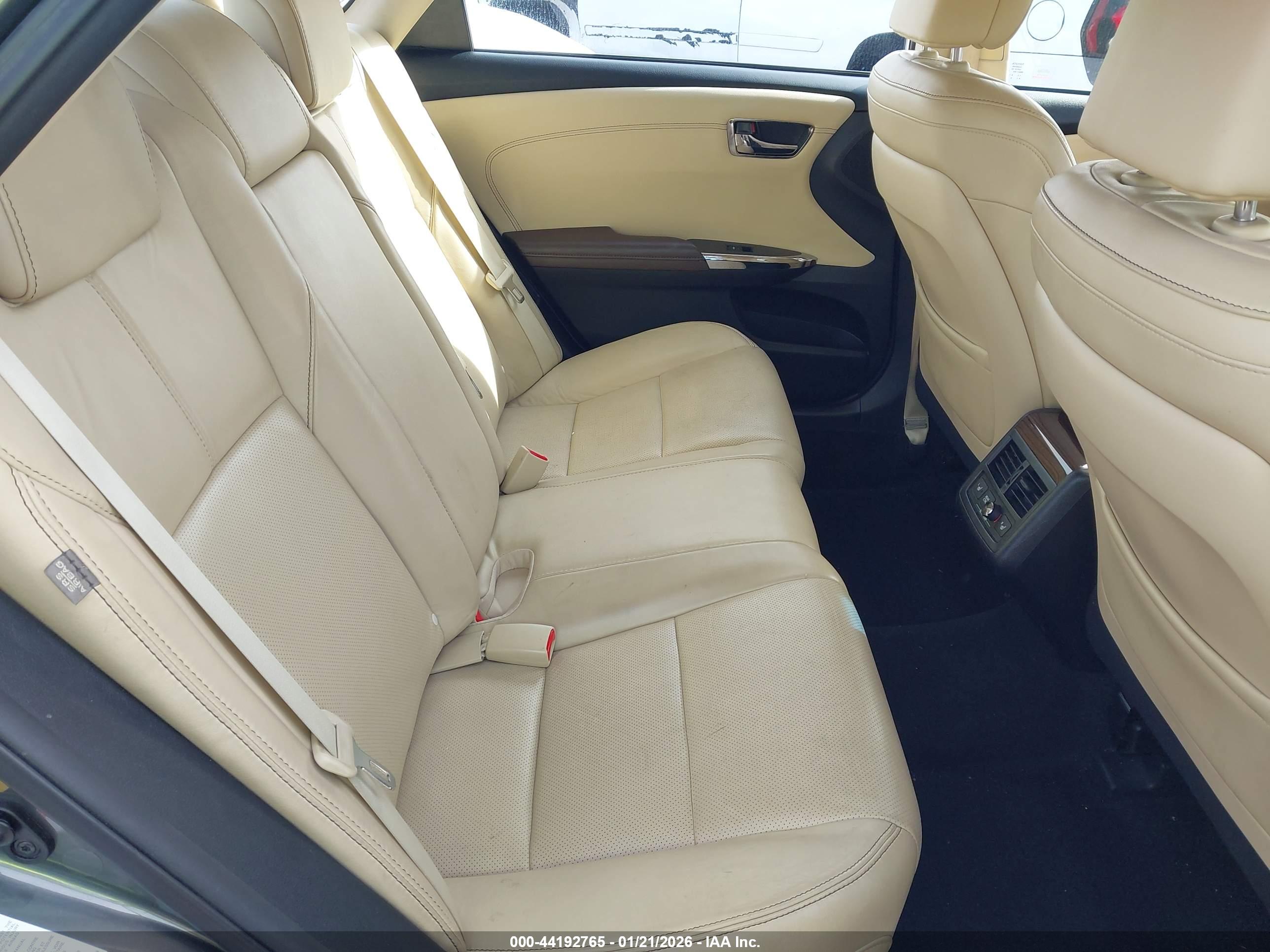 TOYOTA AVALON image 8