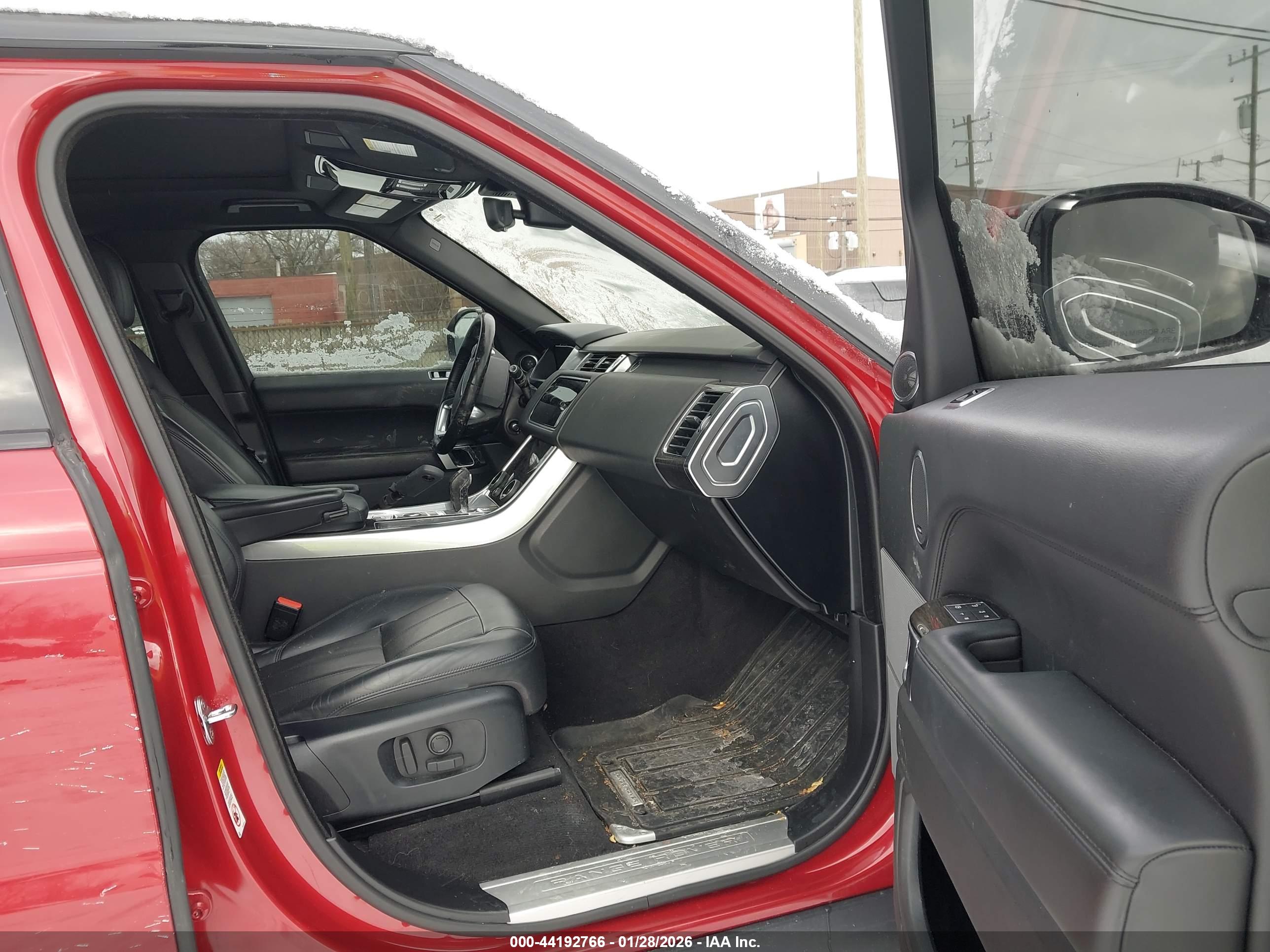 LAND ROVER image 5