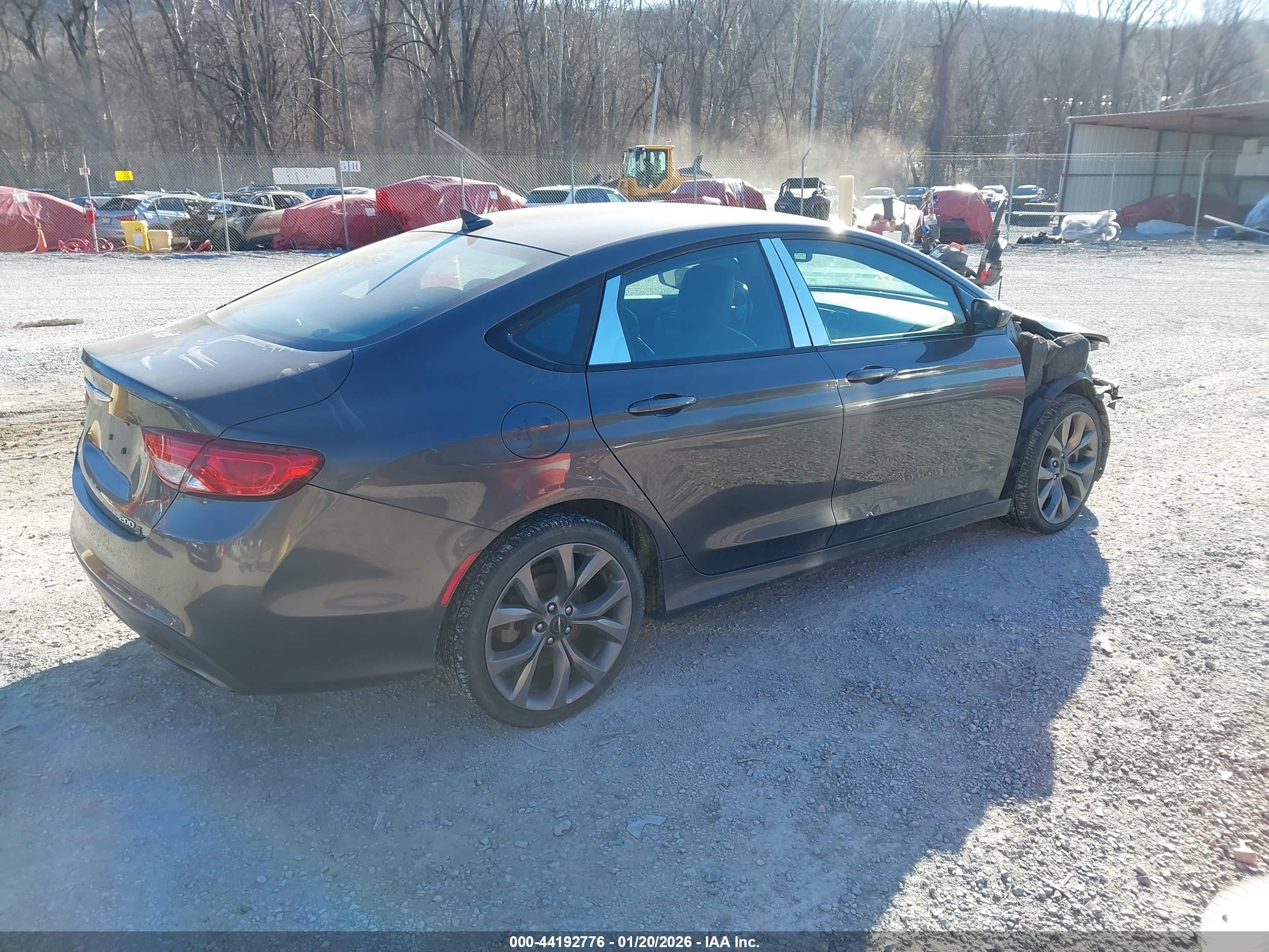CHRYSLER 200 image 4