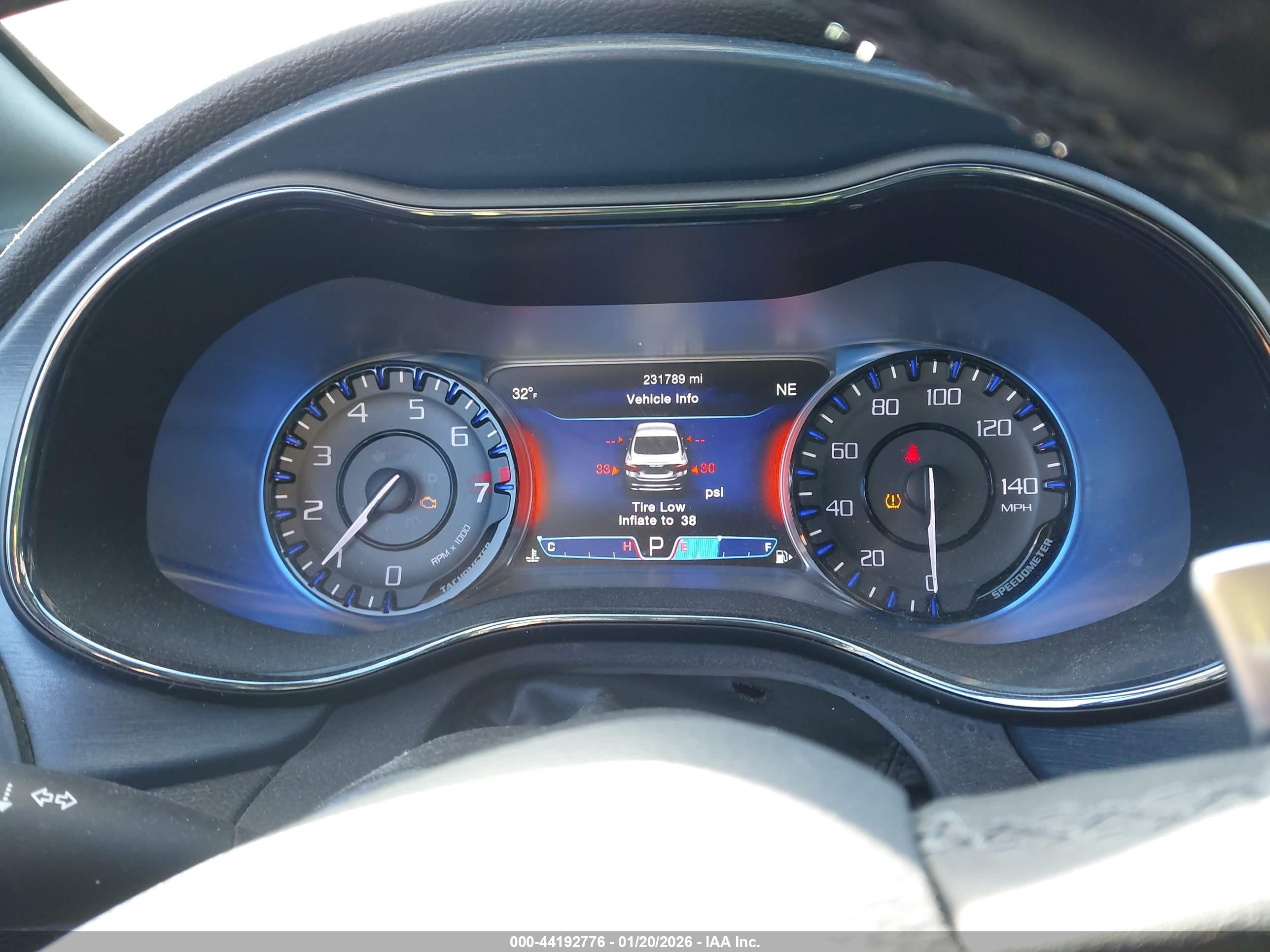 CHRYSLER 200 image 7