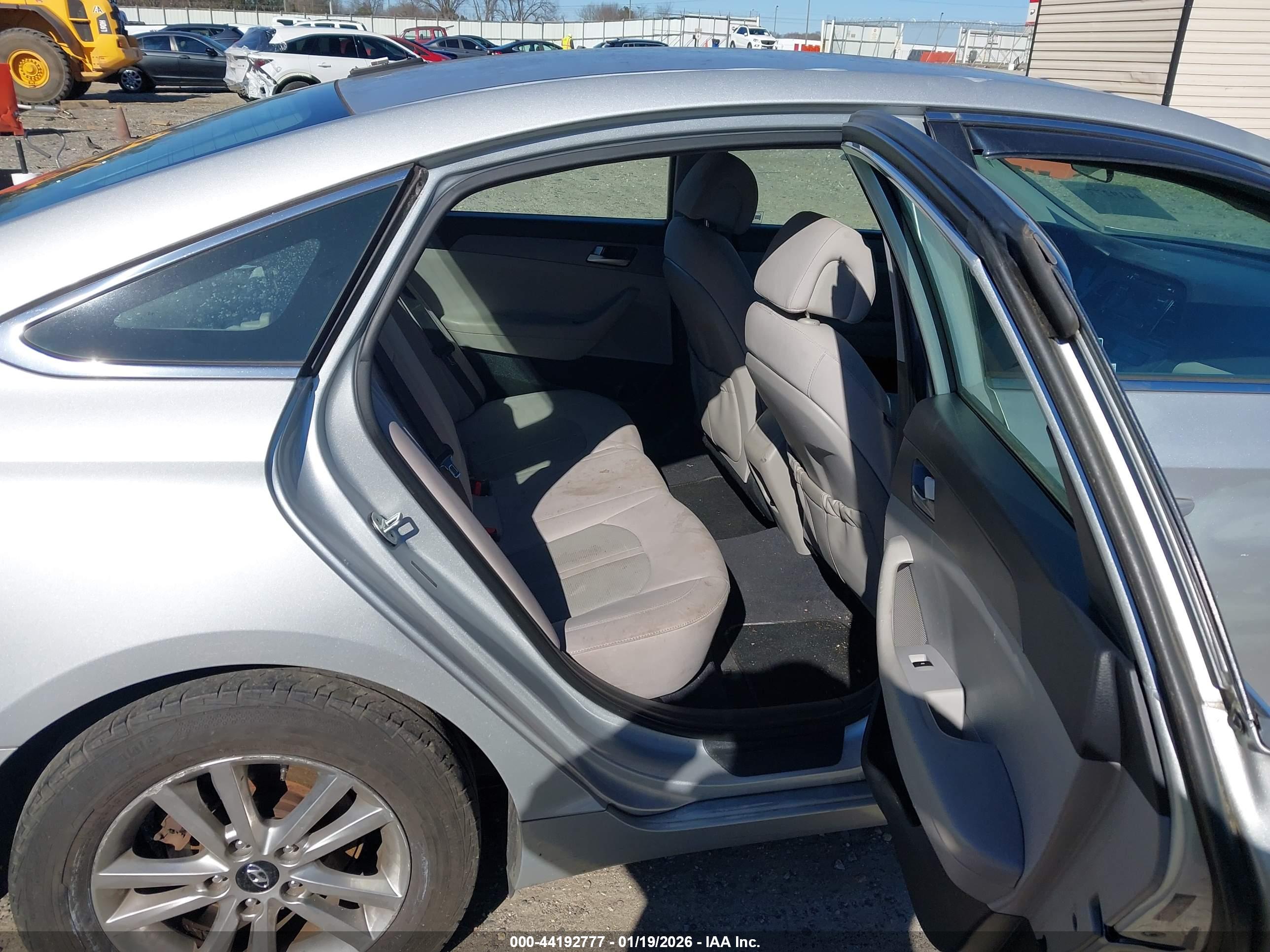 HYUNDAI SONATA image 8
