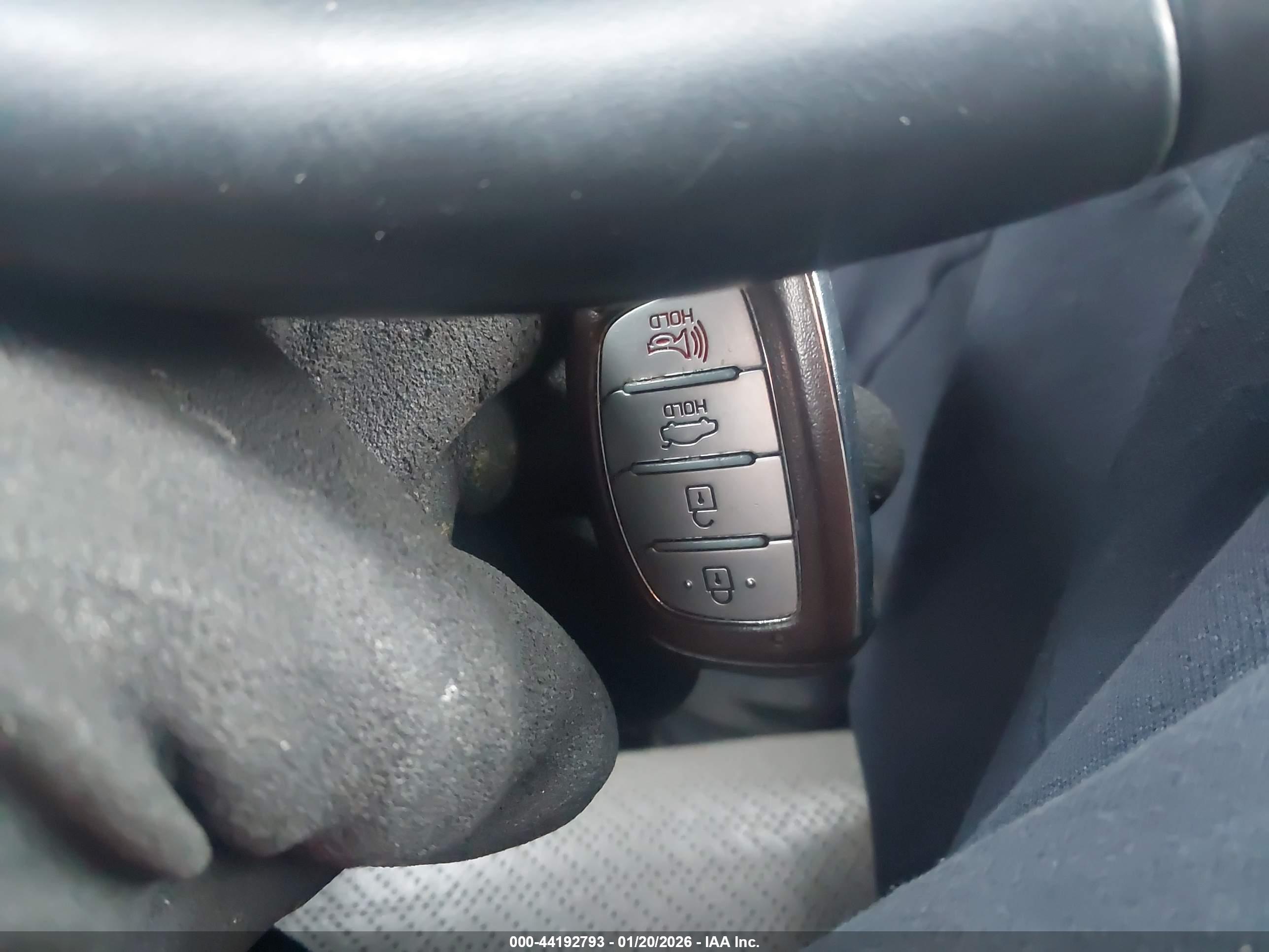 HYUNDAI ELANTRA image 11