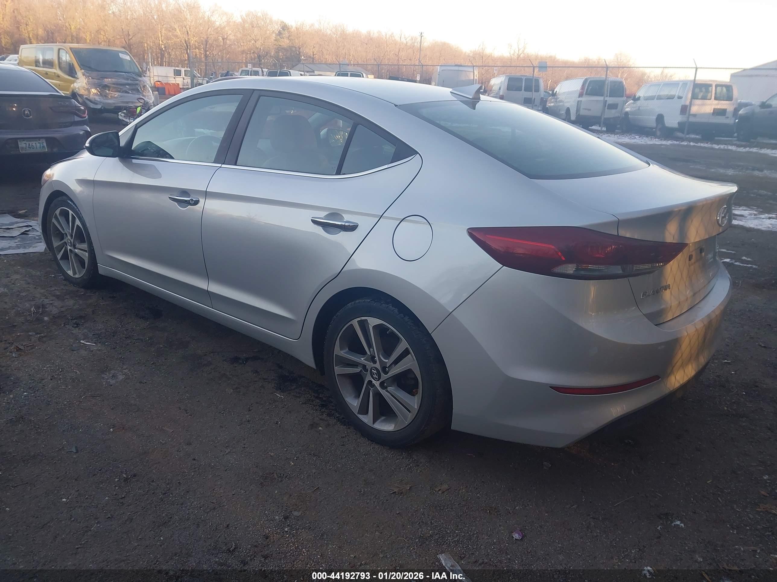 HYUNDAI ELANTRA image 3