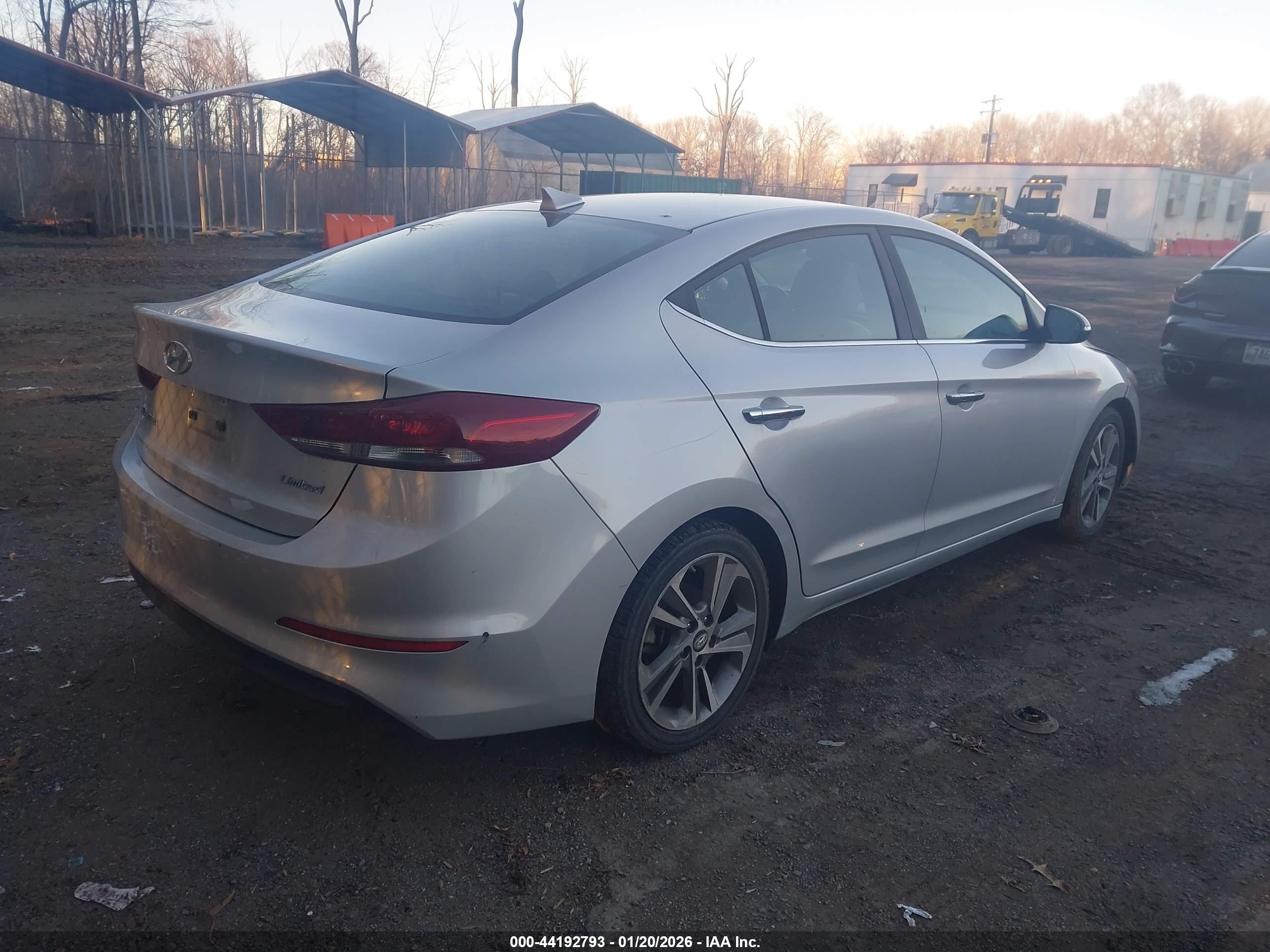 HYUNDAI ELANTRA image 4