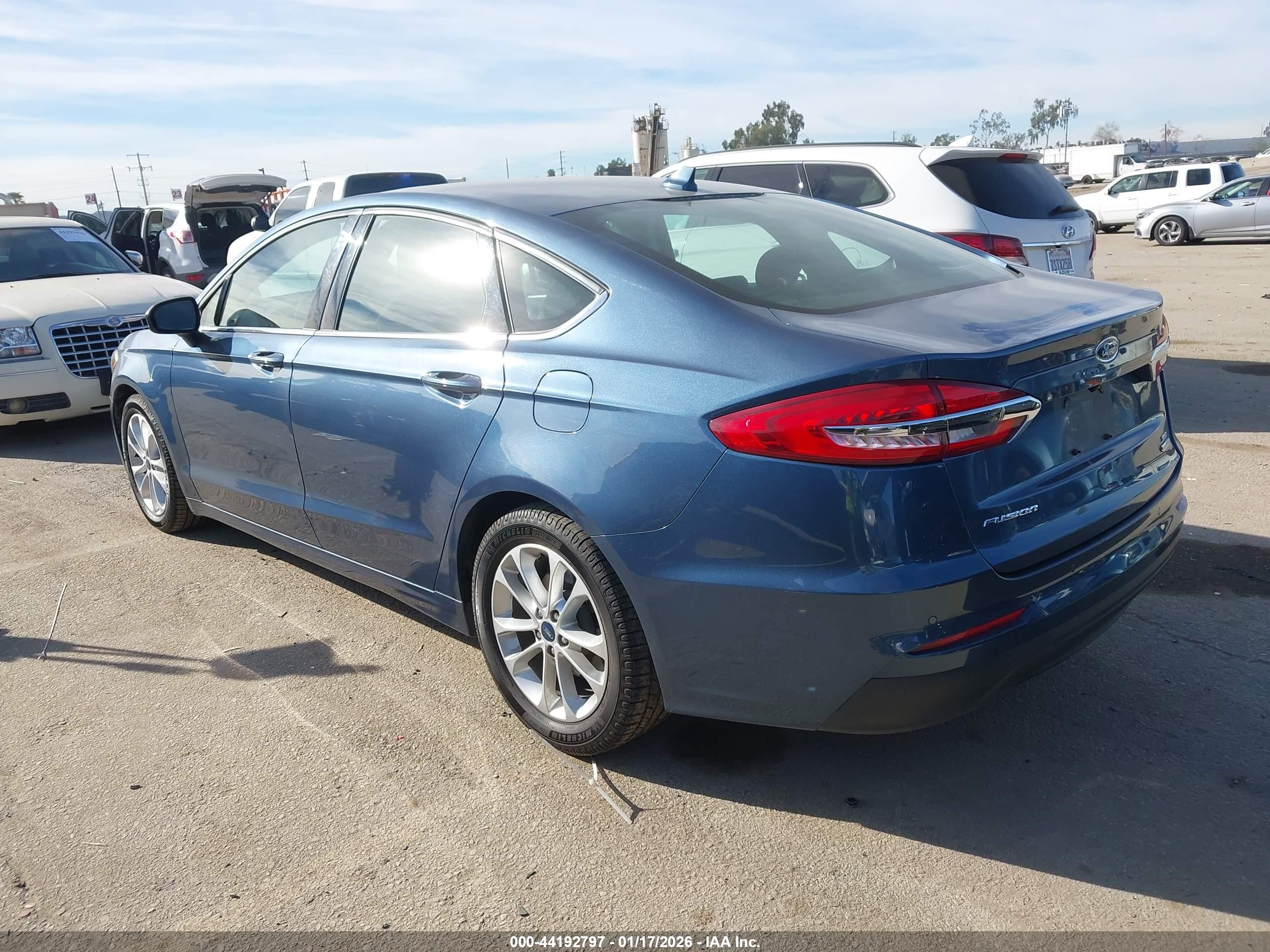 FORD FUSION image 3
