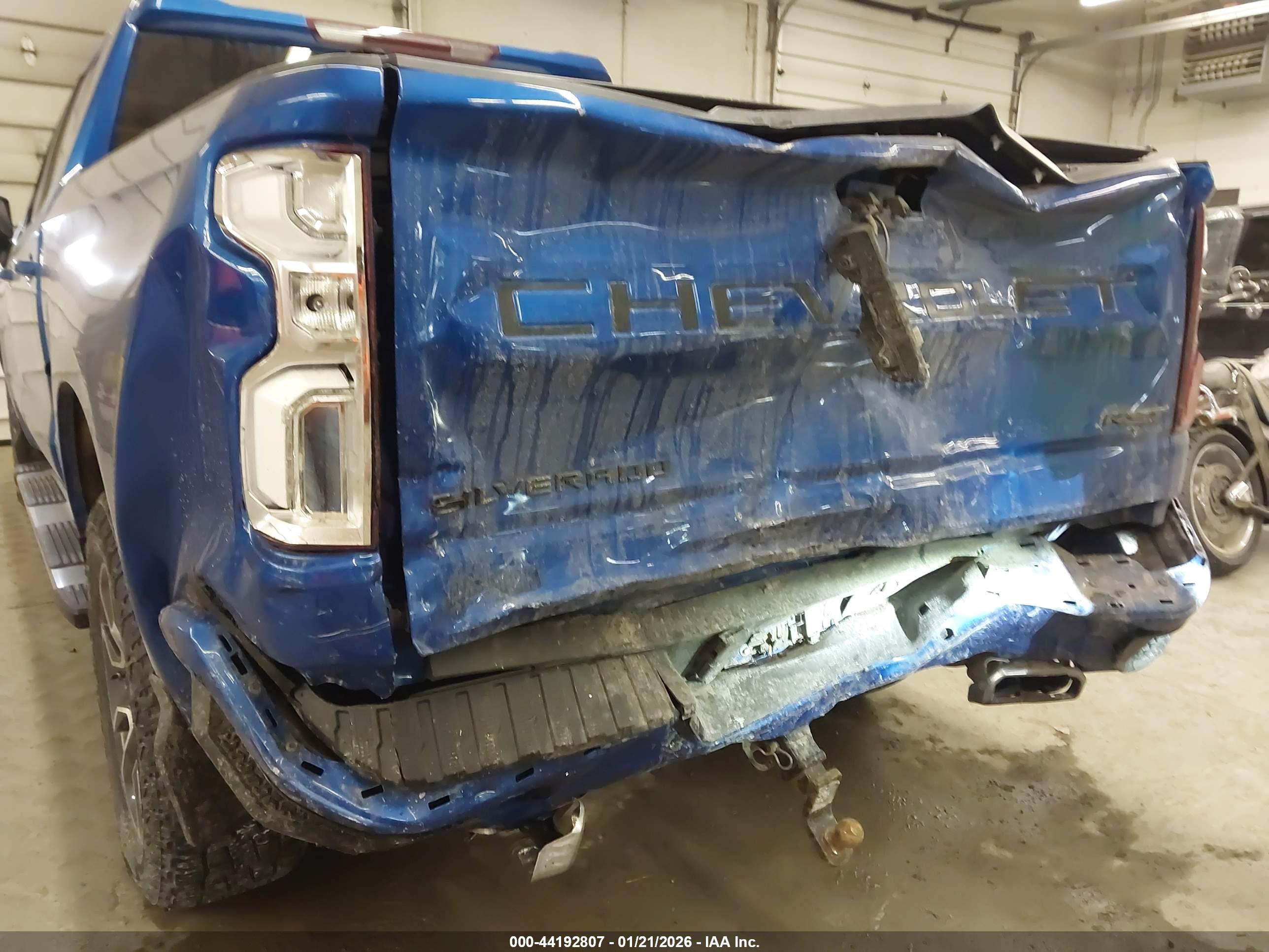 CHEVROLET SILVERADO image 6