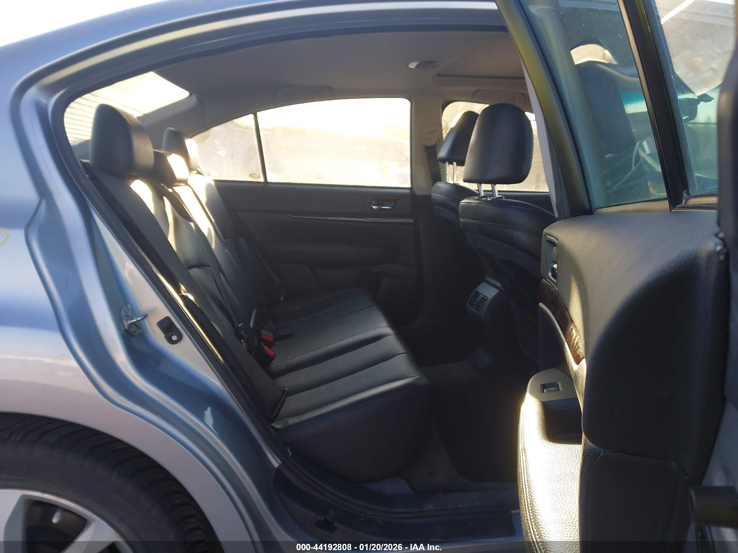 SUBARU LEGACY image 8