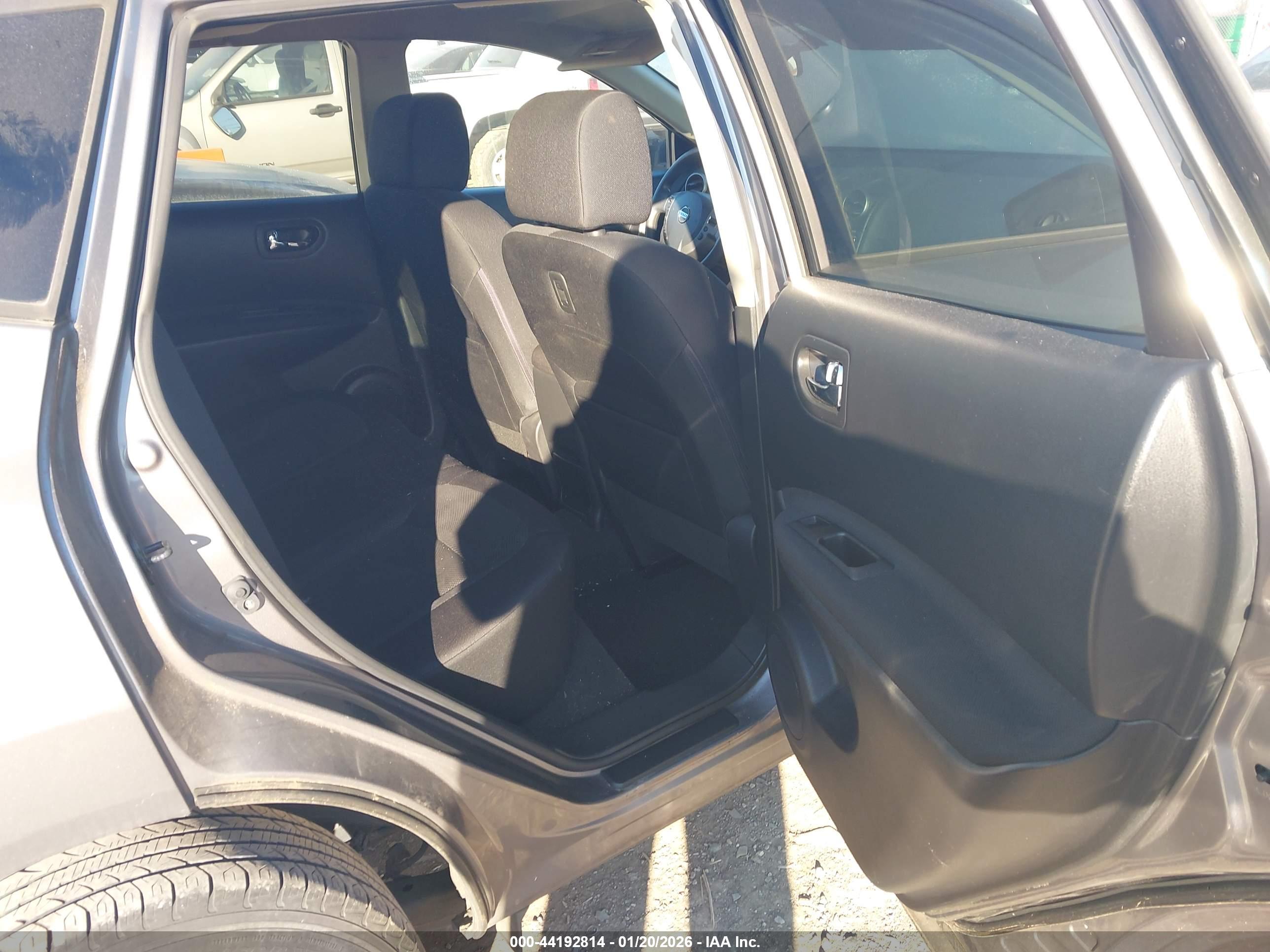 NISSAN ROGUE image 8