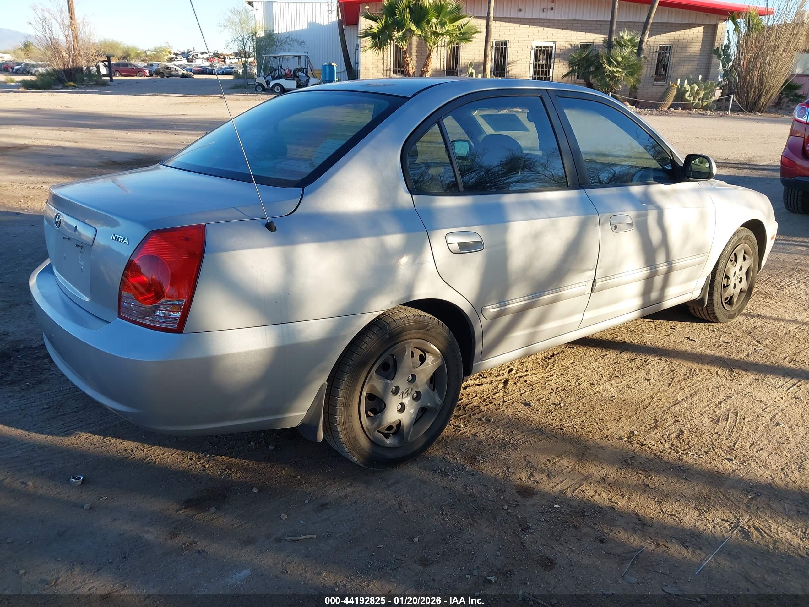 HYUNDAI ELANTRA image 4