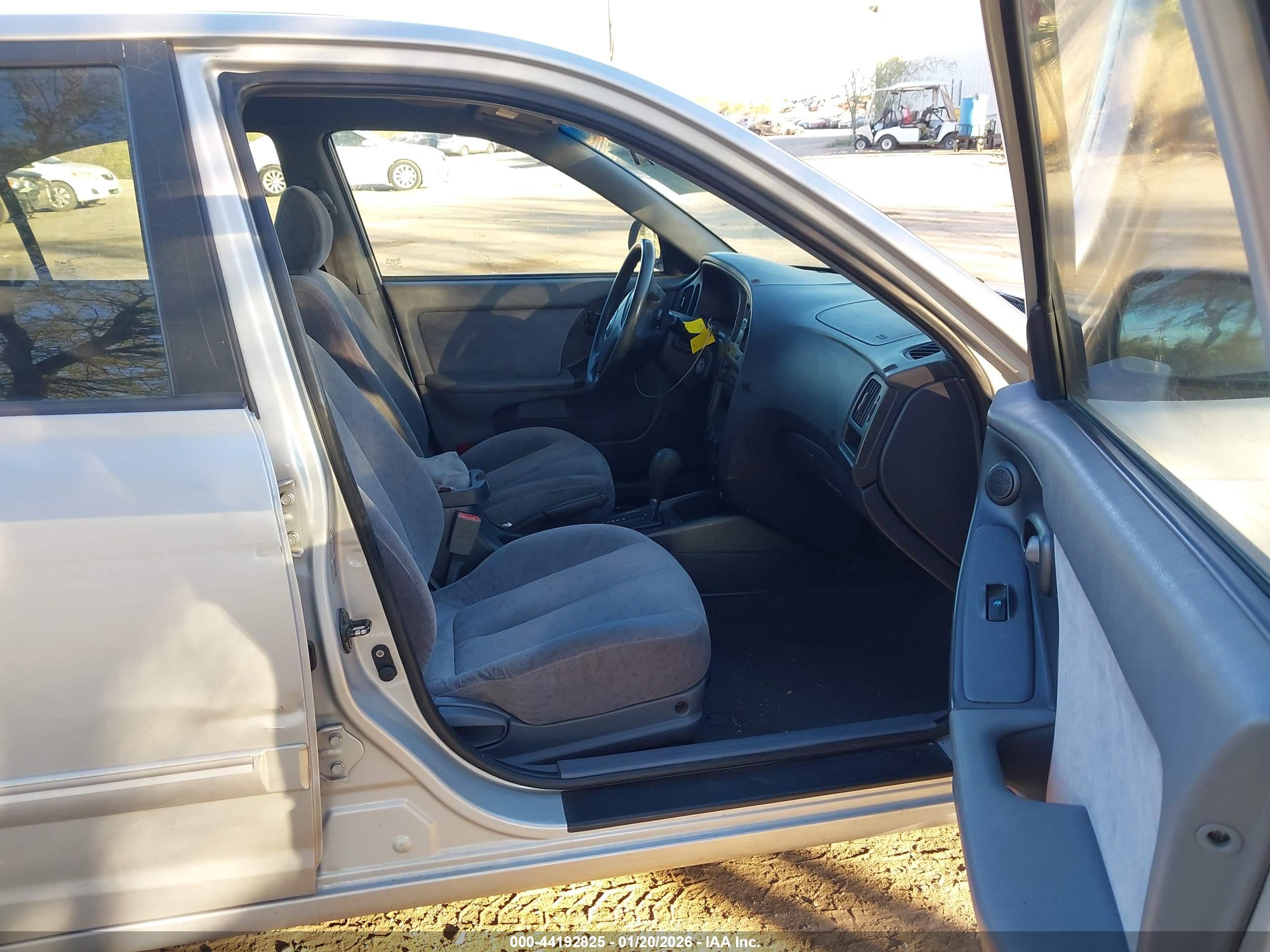 HYUNDAI ELANTRA image 5