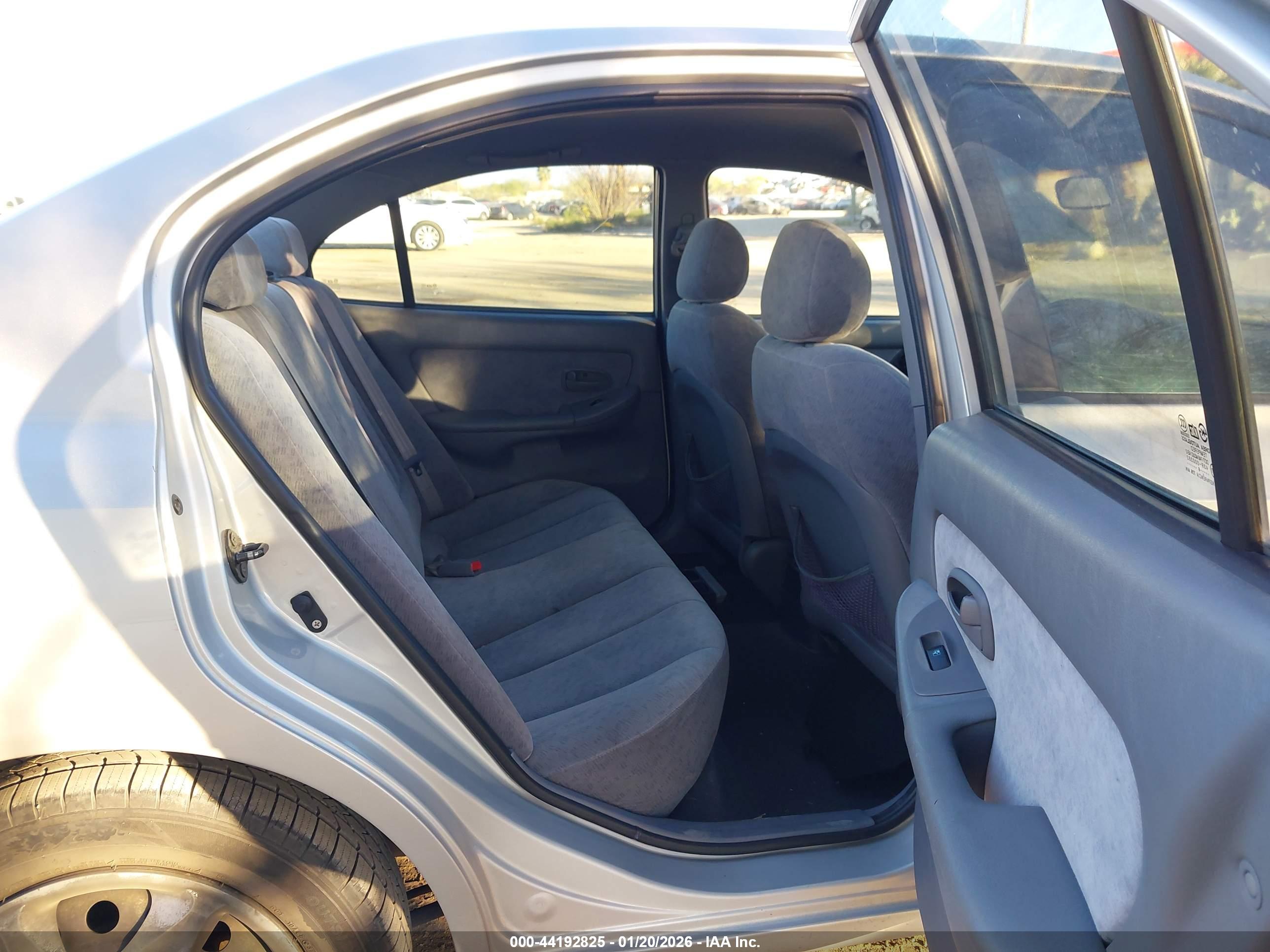 HYUNDAI ELANTRA image 8