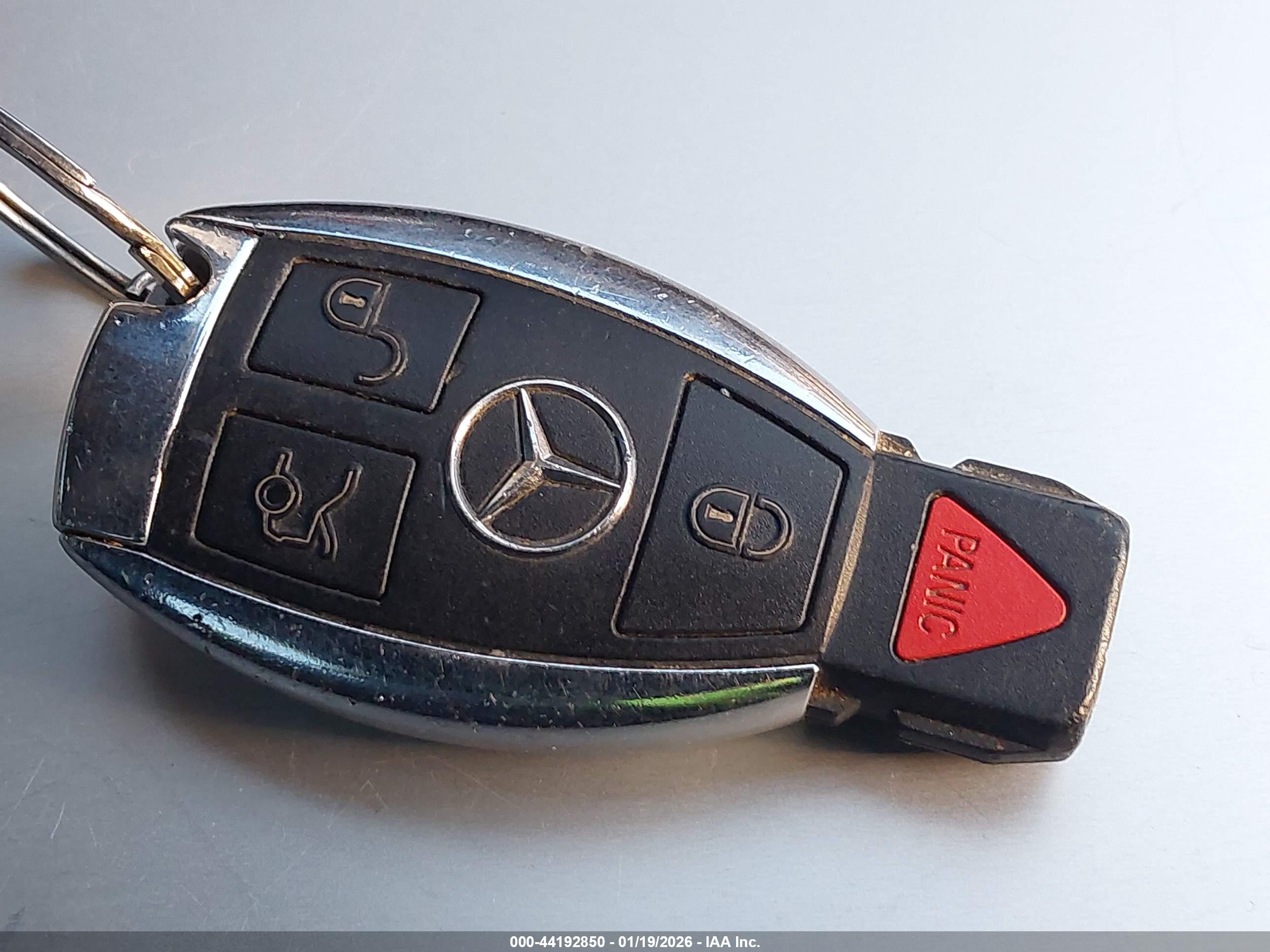 MERCEDES-BENZ E image 11