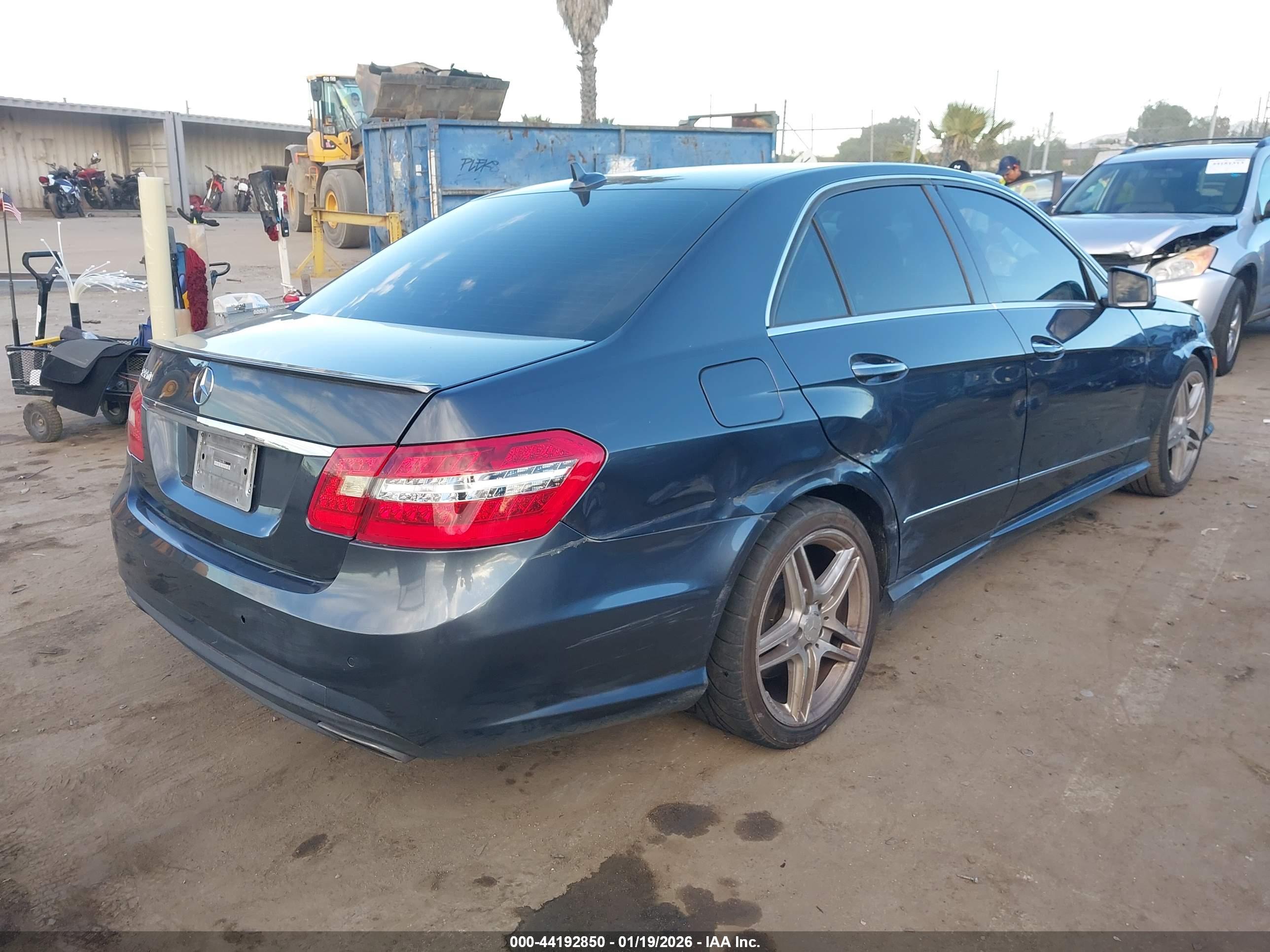 MERCEDES-BENZ E image 4