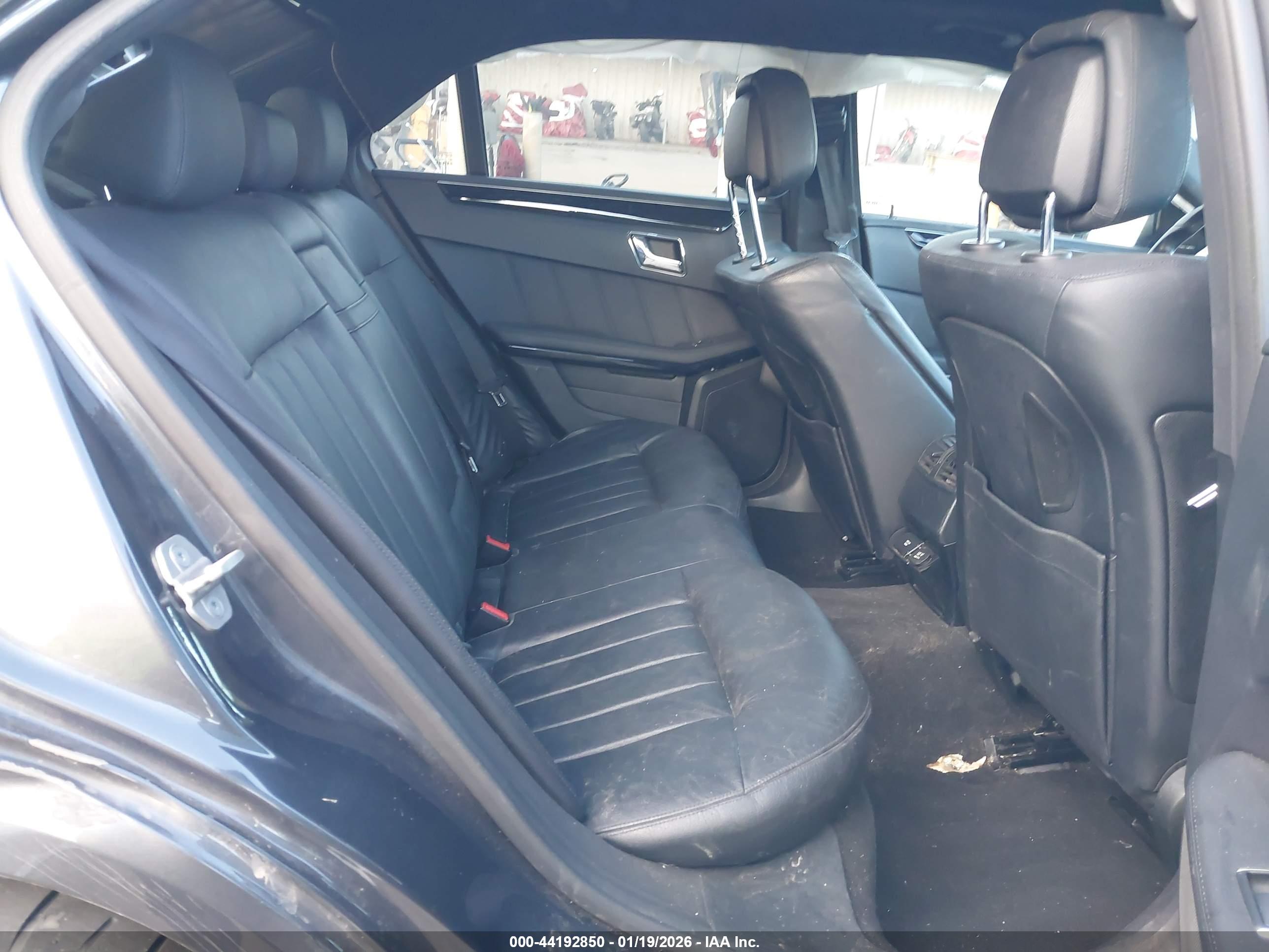 MERCEDES-BENZ E image 8