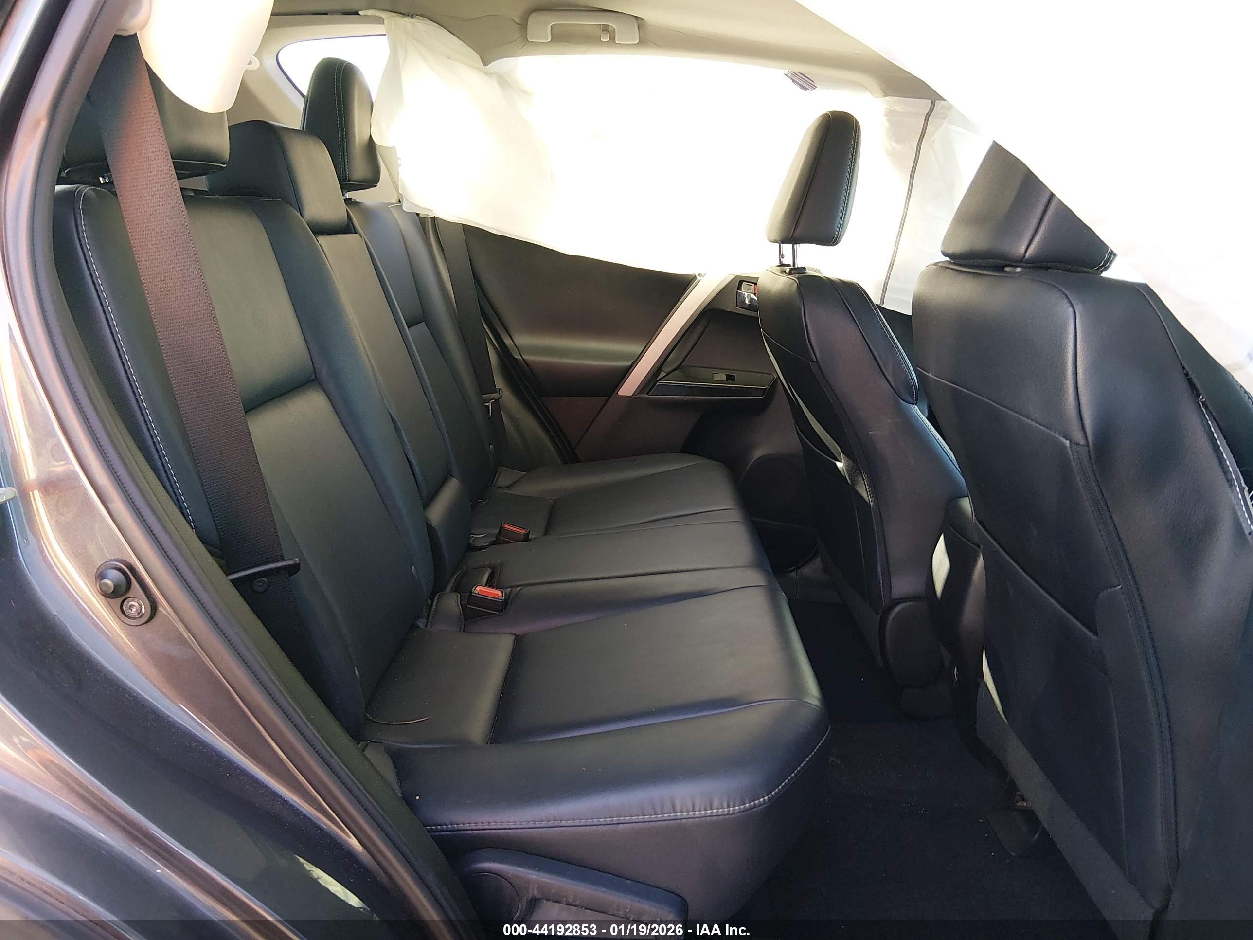 TOYOTA RAV4 image 8