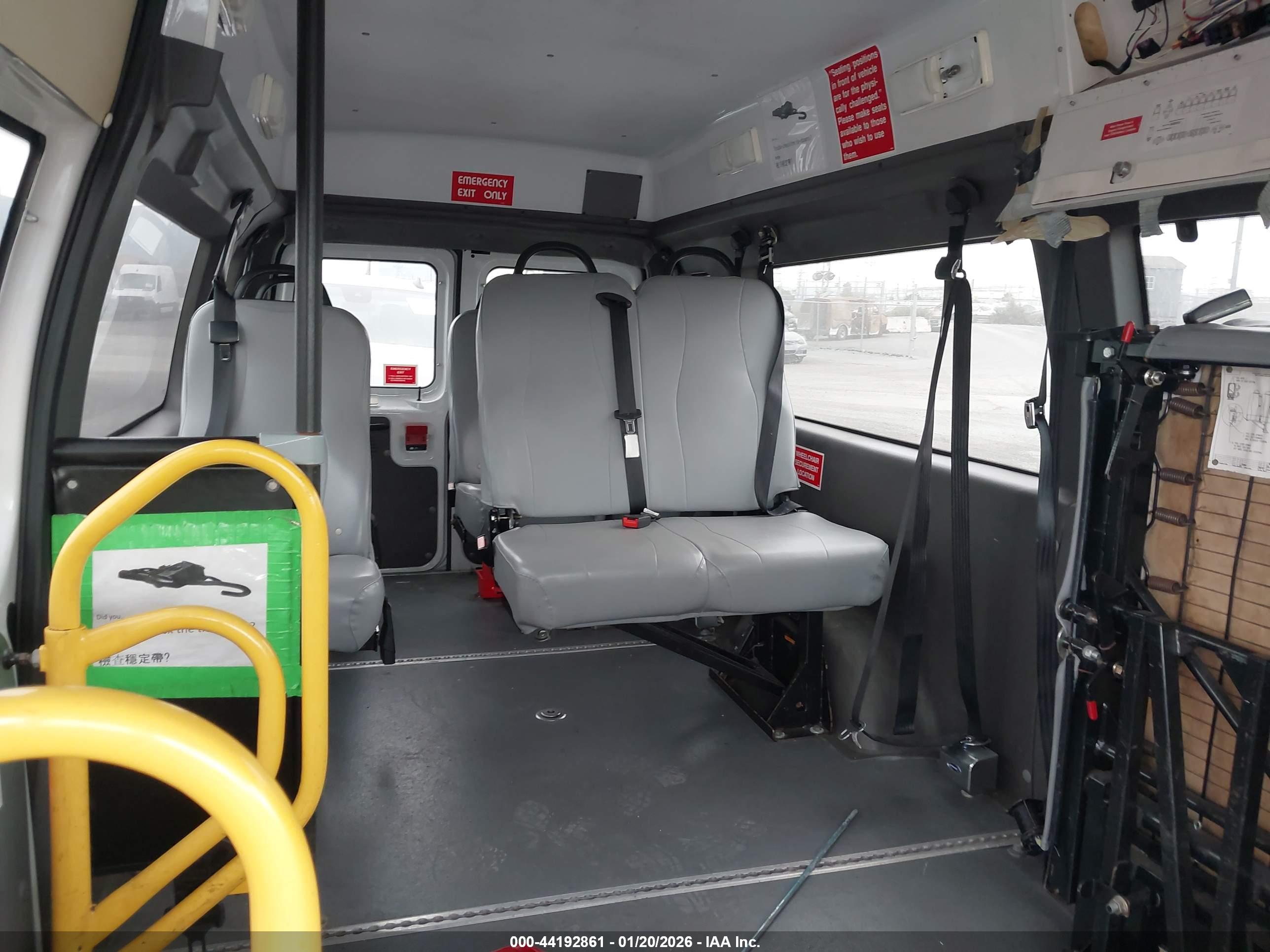 FORD E-350 image 8