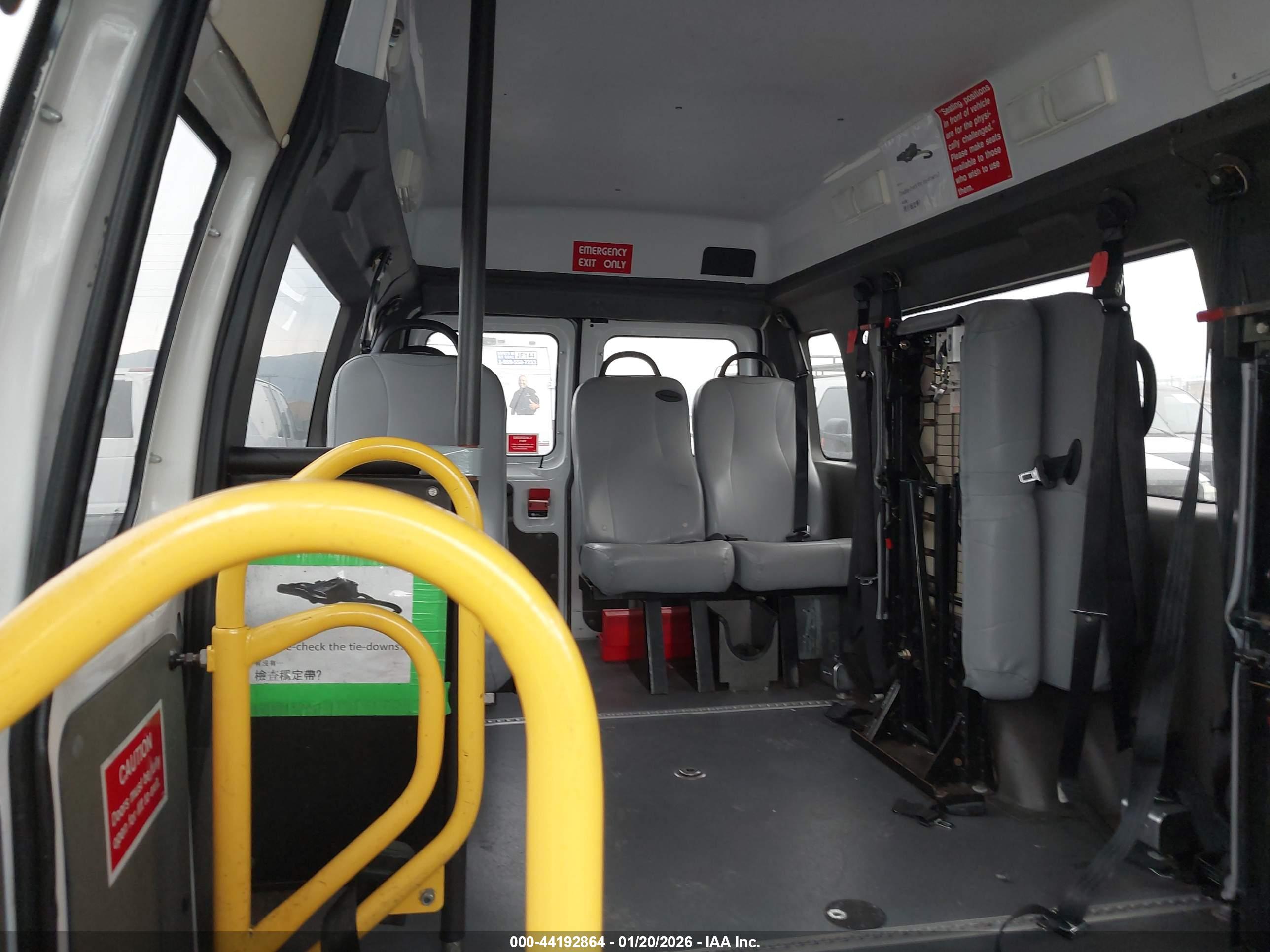FORD E-350 image 8