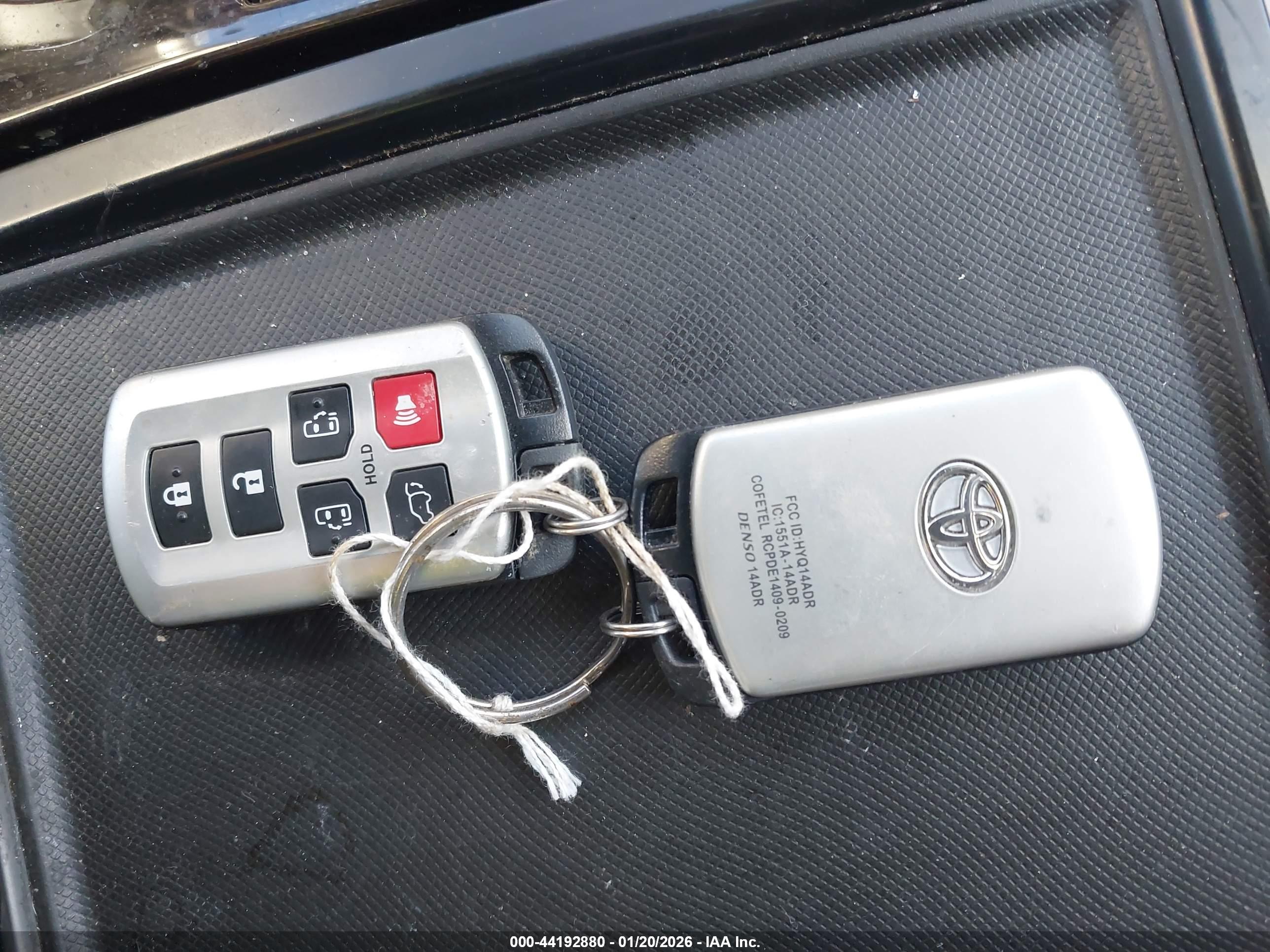 TOYOTA SIENNA image 11