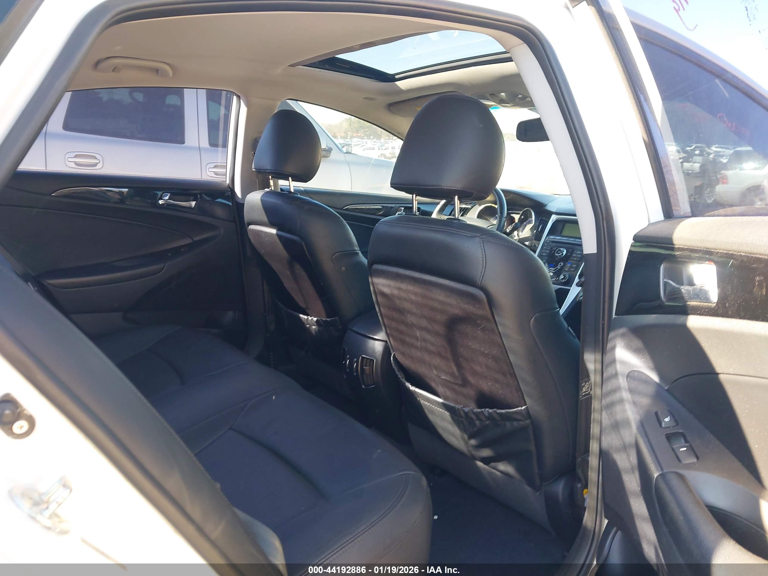 HYUNDAI SONATA image 8