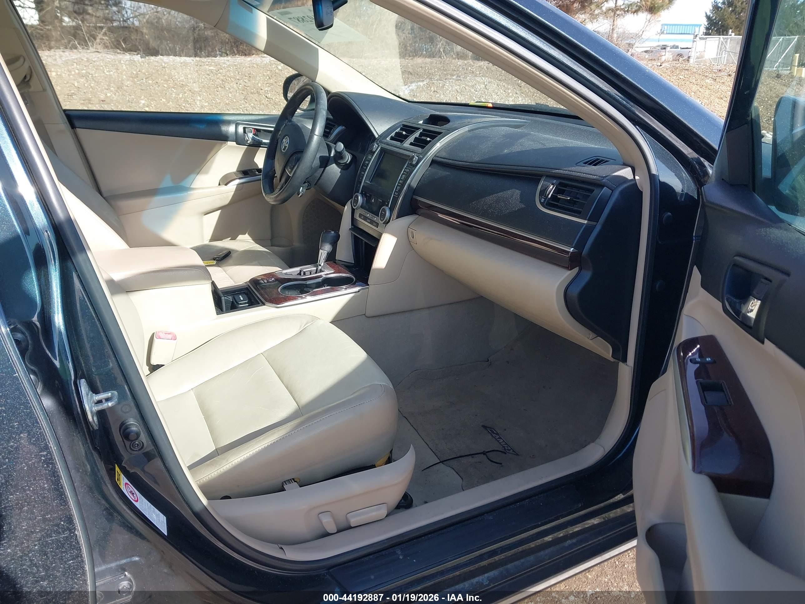 TOYOTA CAMRY image 5