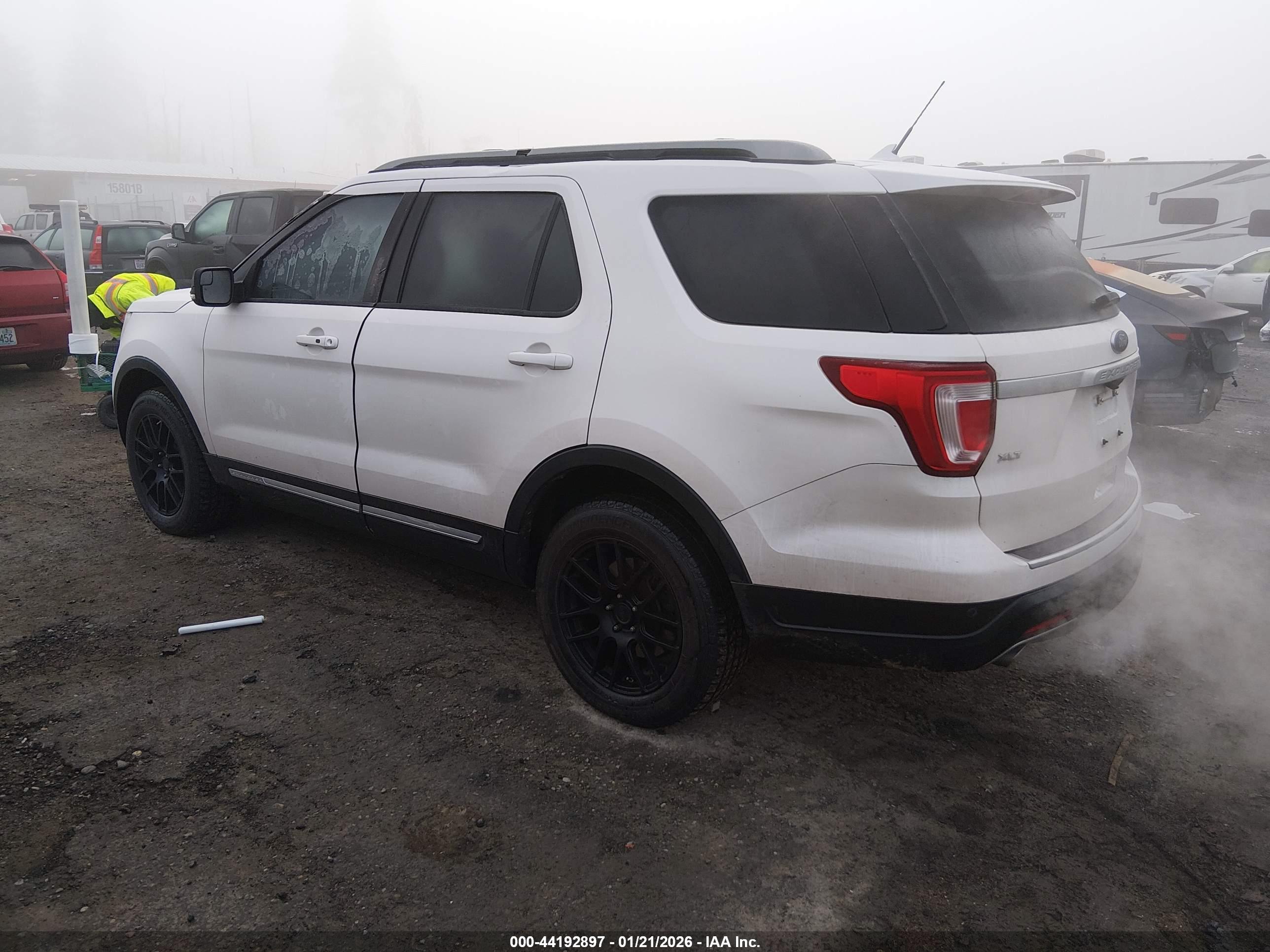 FORD EXPLORER image 3
