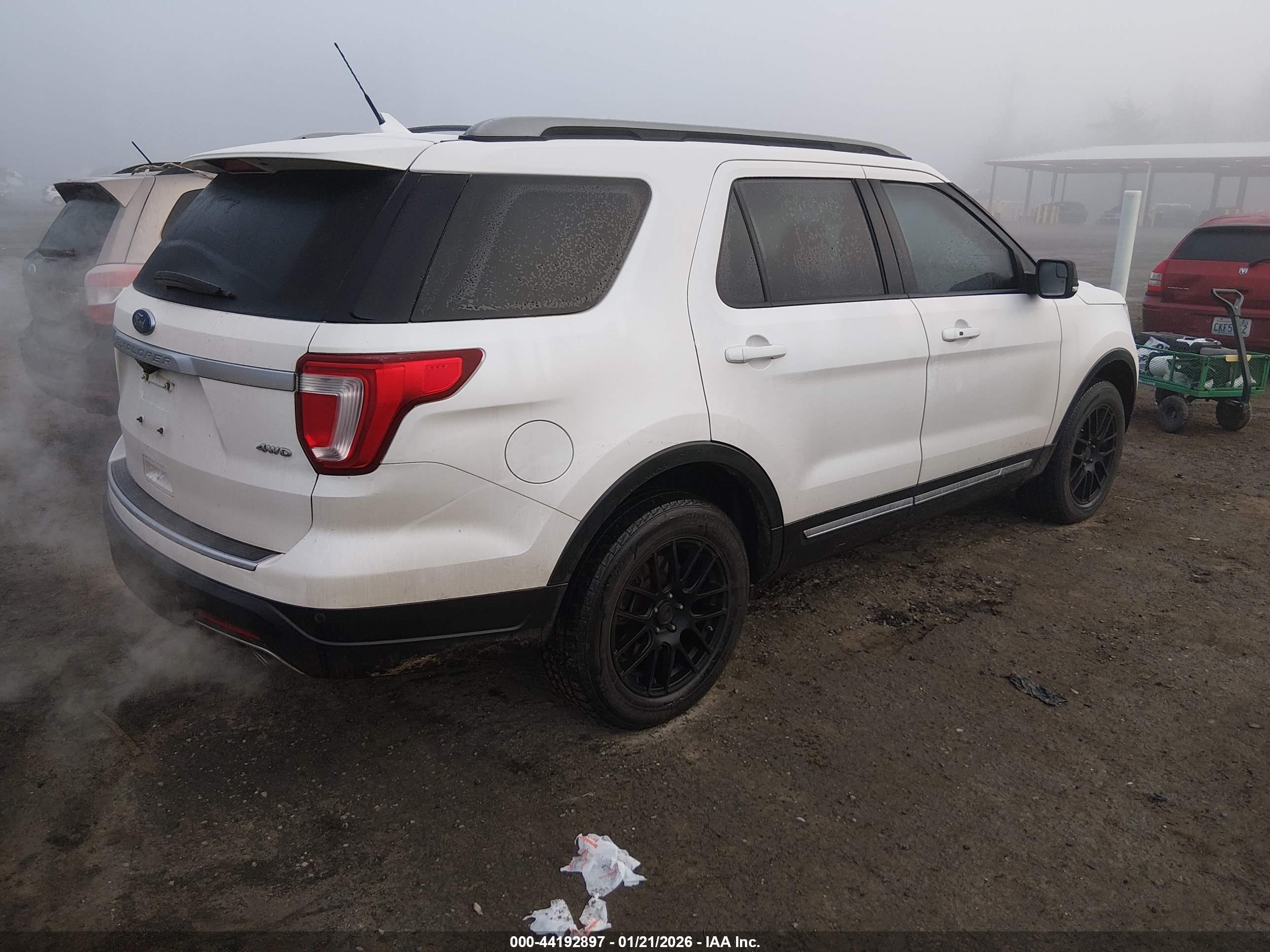 FORD EXPLORER image 4