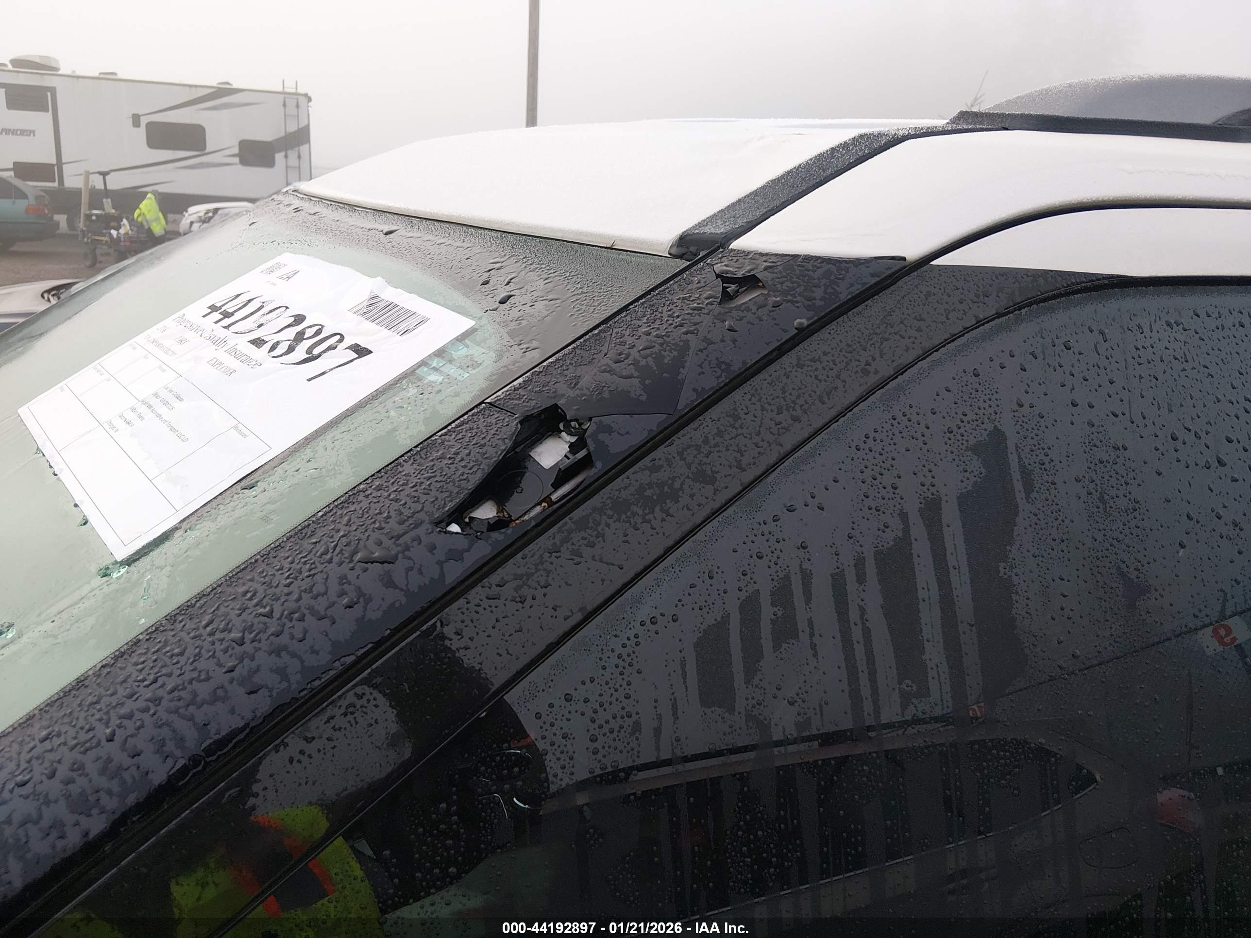 FORD EXPLORER image 6