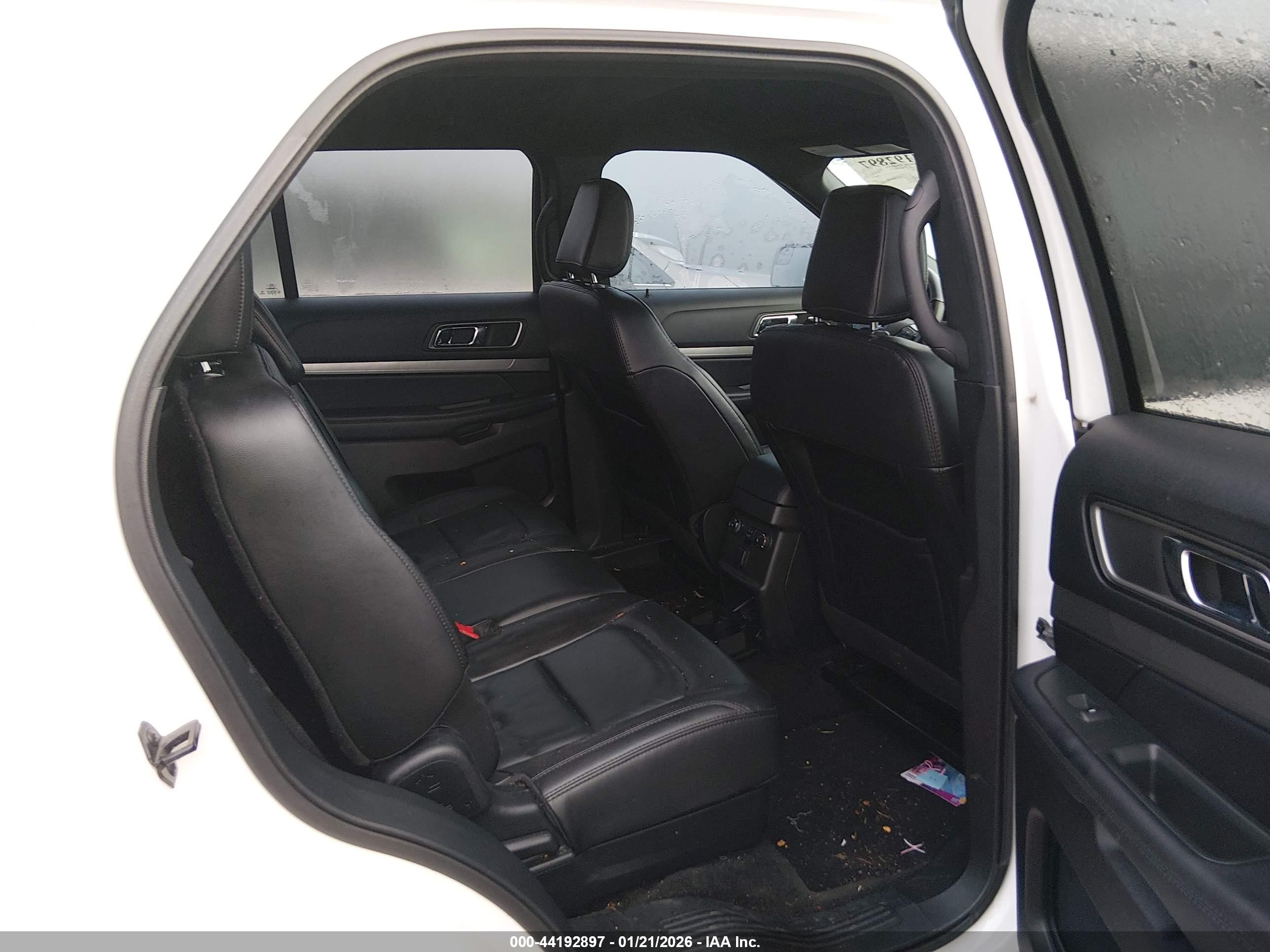 FORD EXPLORER image 8
